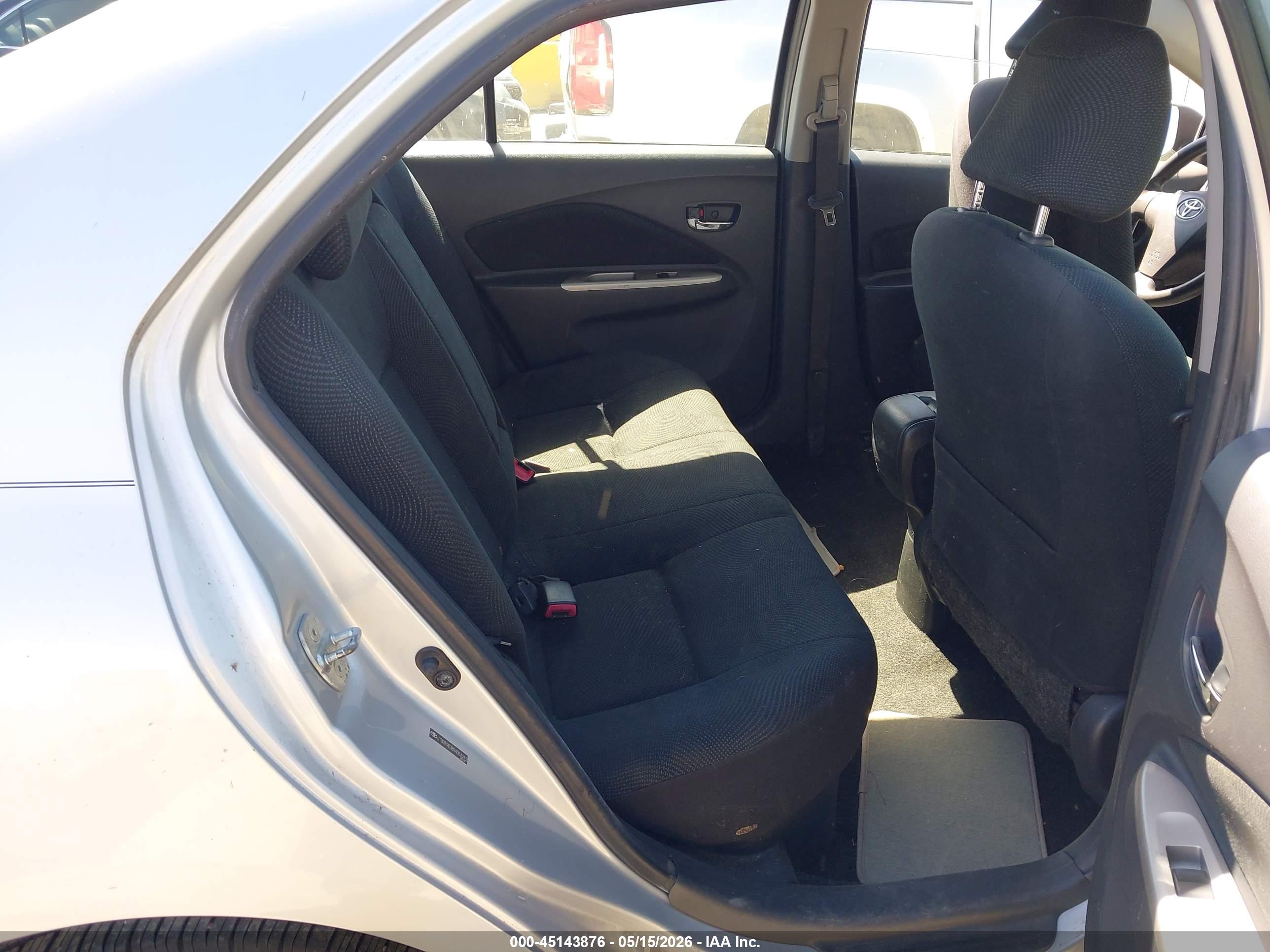 TOYOTA YARIS image 8