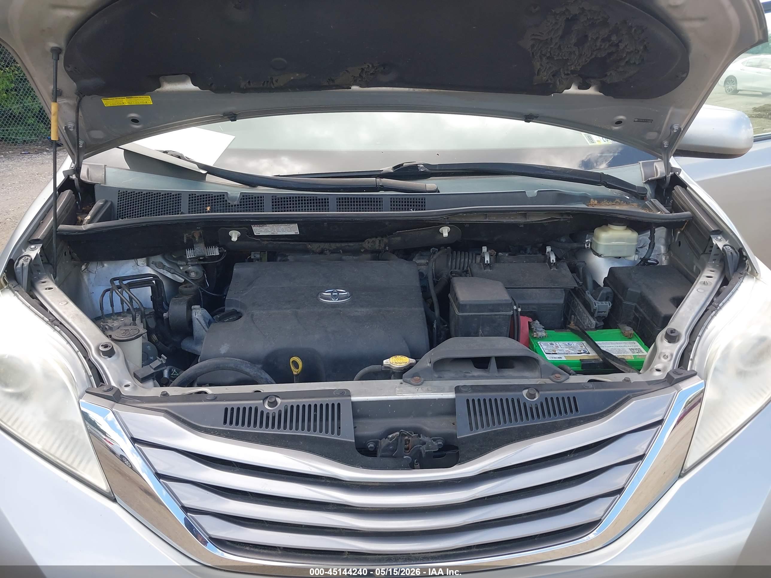 TOYOTA SIENNA image 10