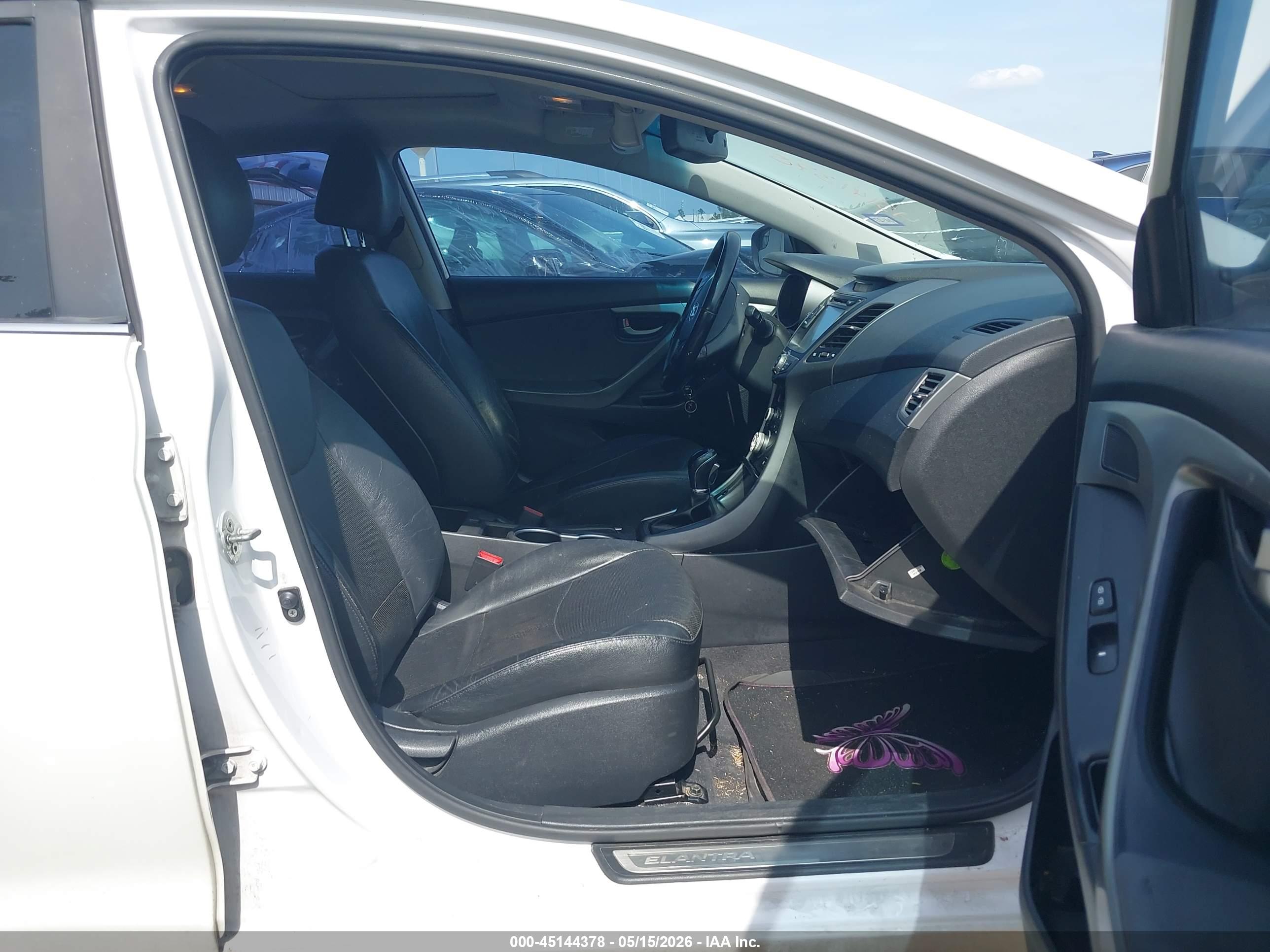 HYUNDAI ELANTRA image 5