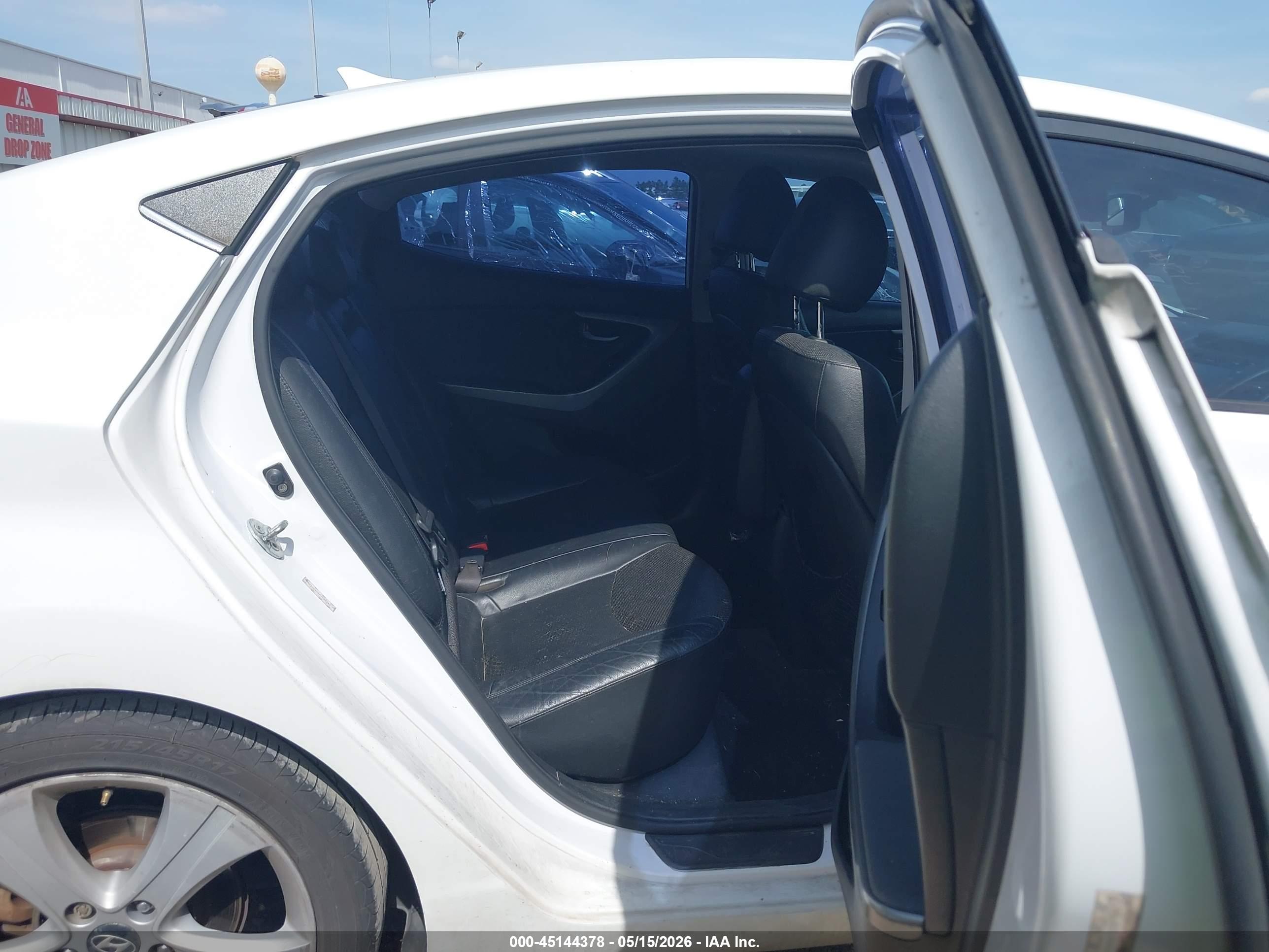 HYUNDAI ELANTRA image 8