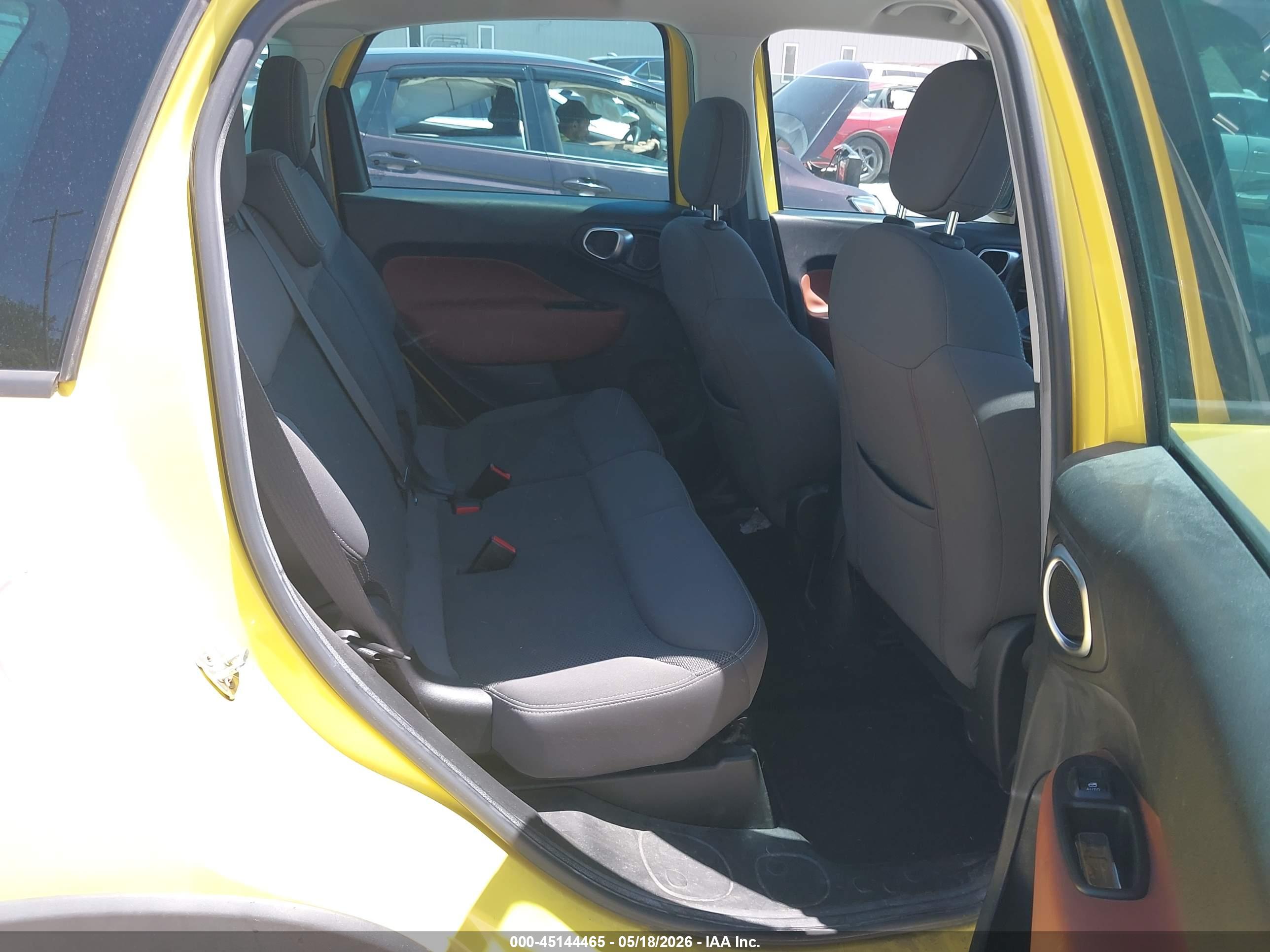 FIAT 500L image 8