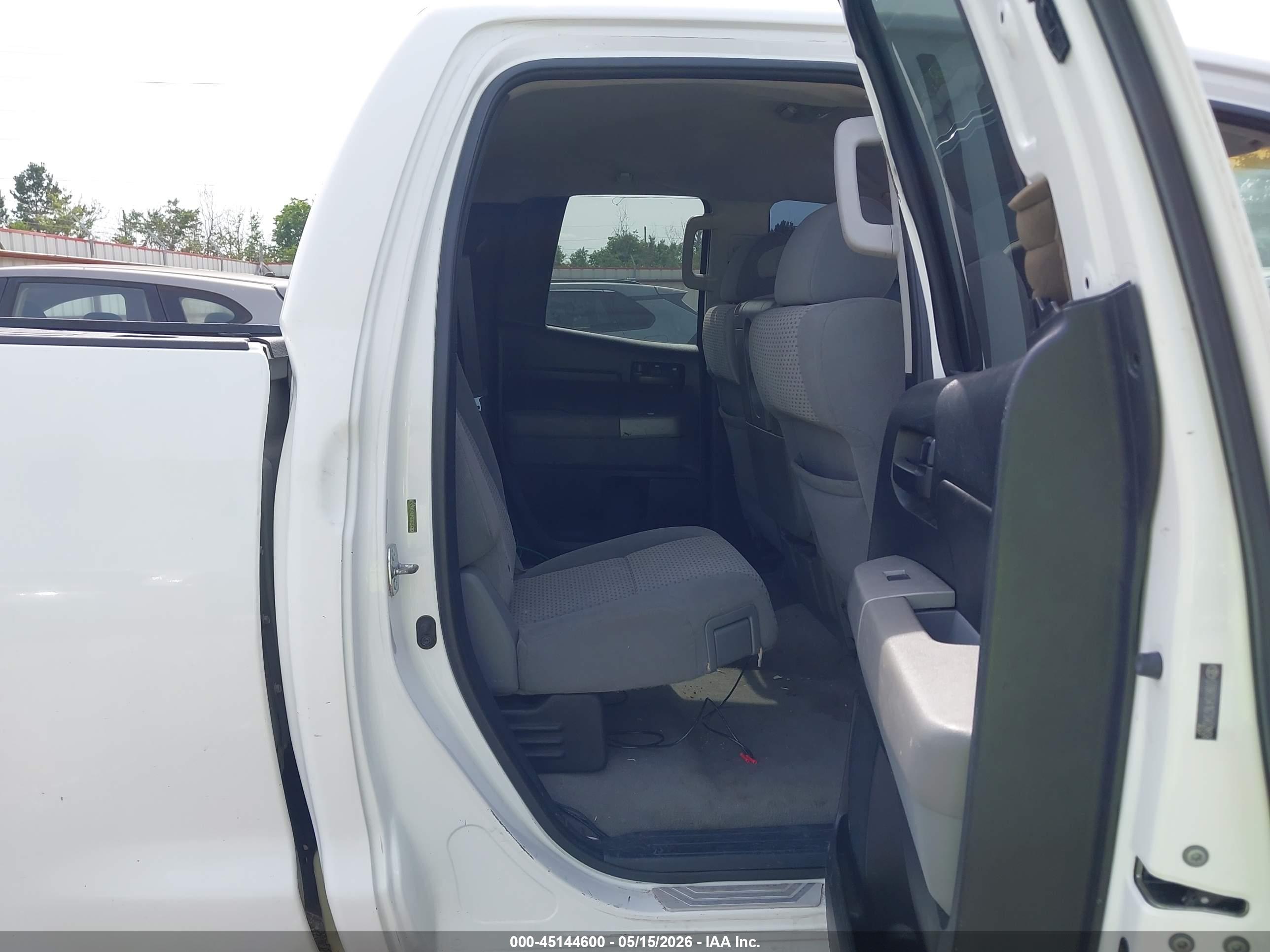 TOYOTA TUNDRA image 8
