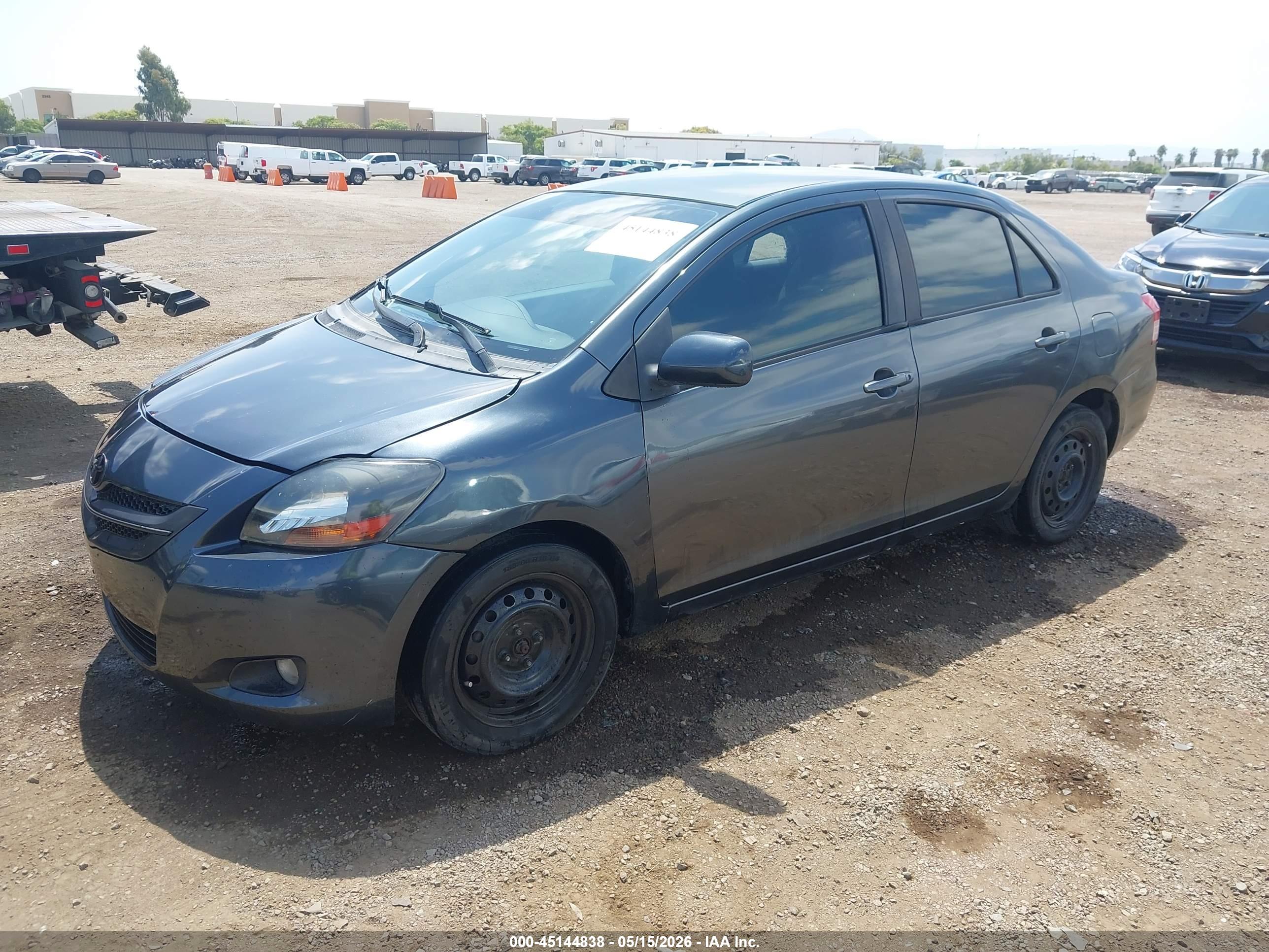 TOYOTA YARIS image 2
