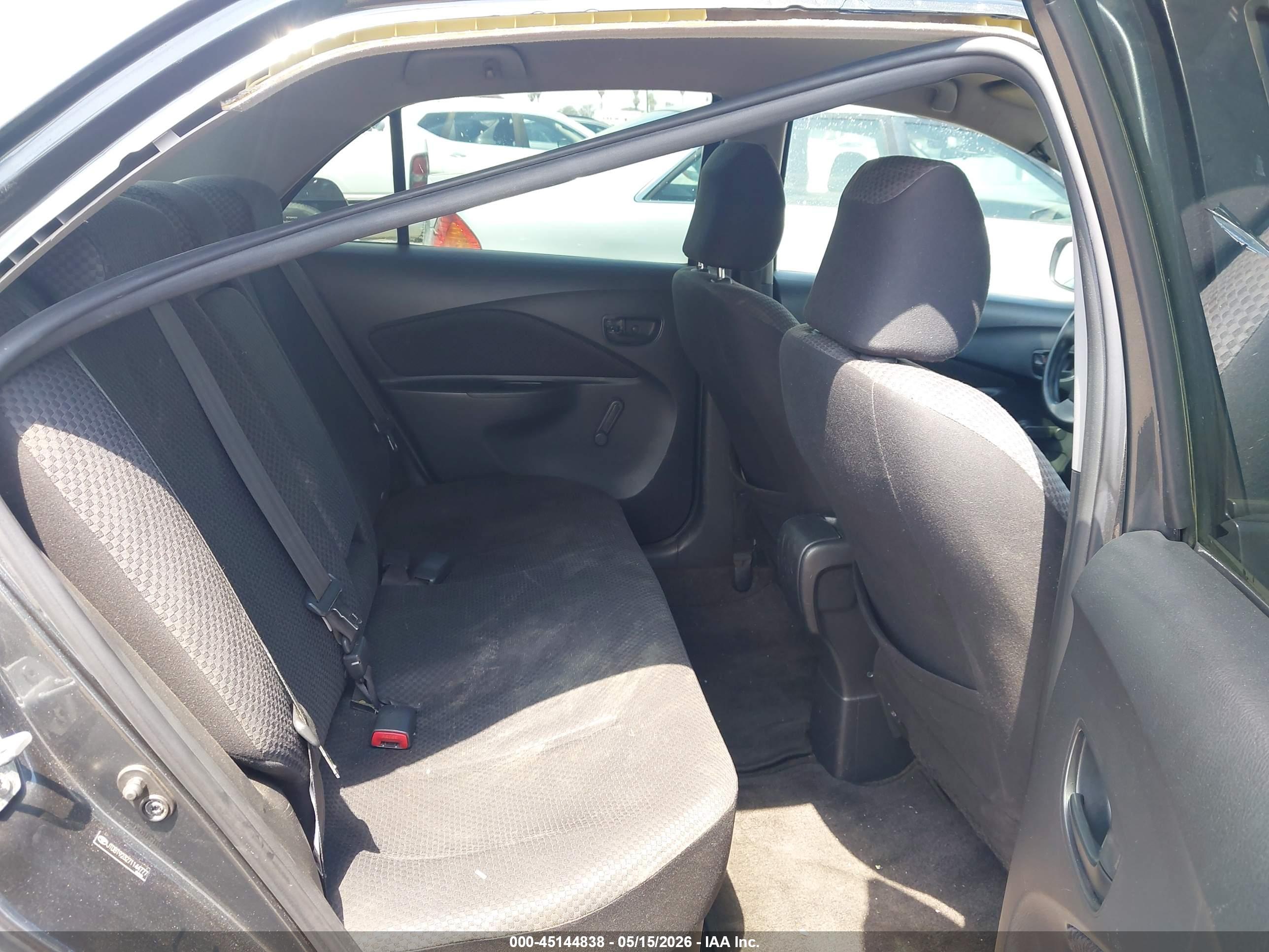 TOYOTA YARIS image 8