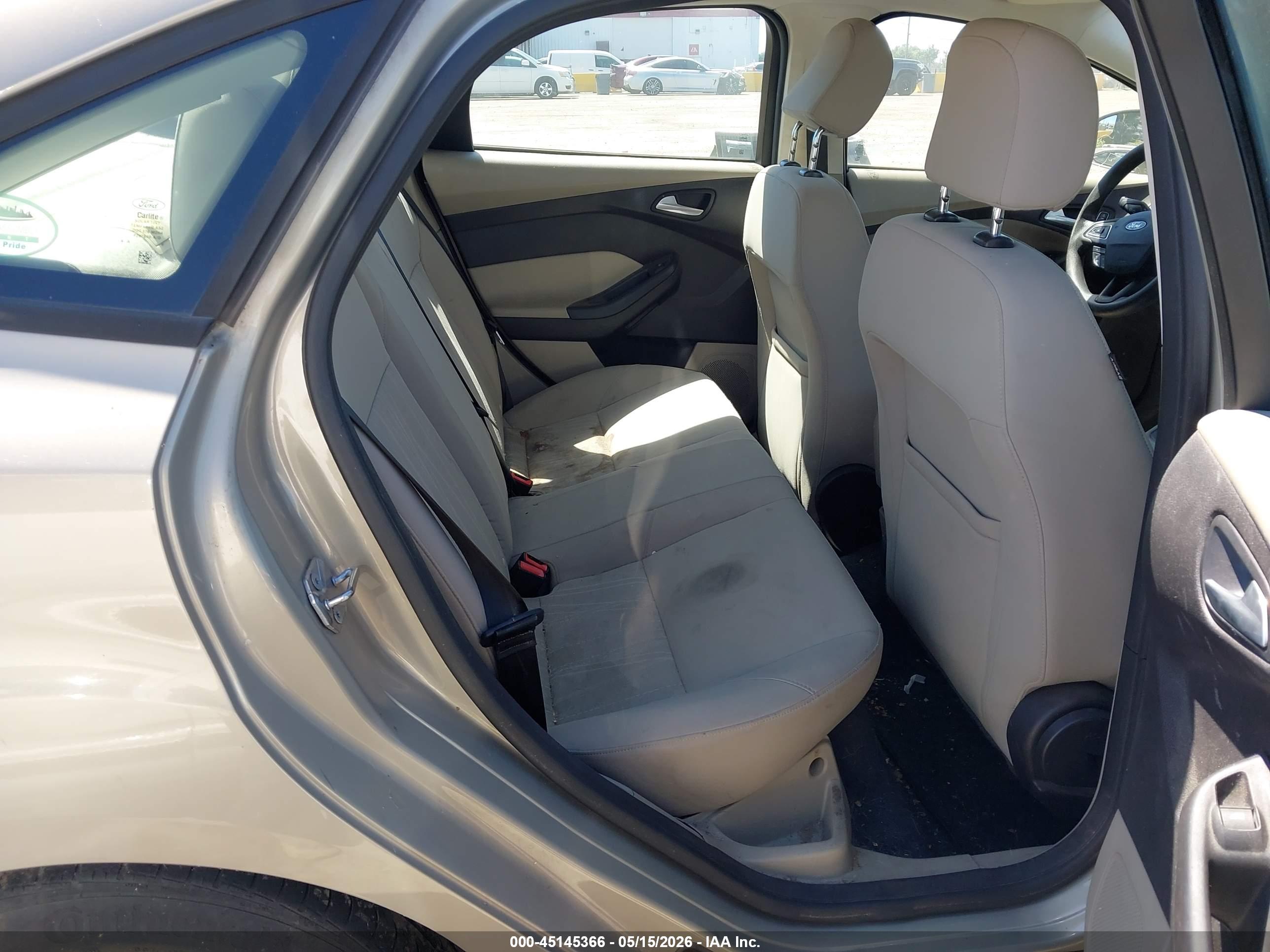 FORD FOCUS image 8
