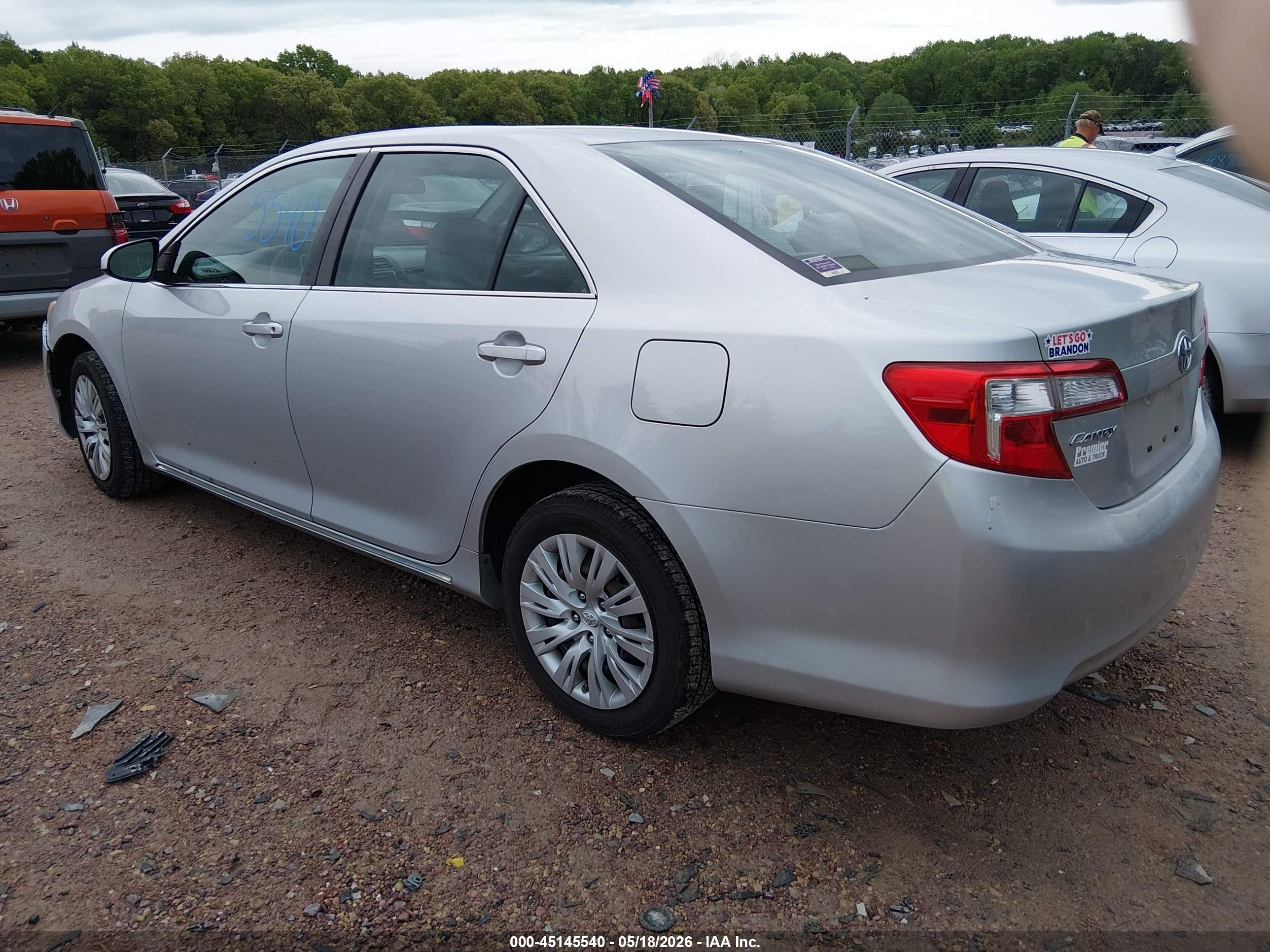 TOYOTA CAMRY image 3