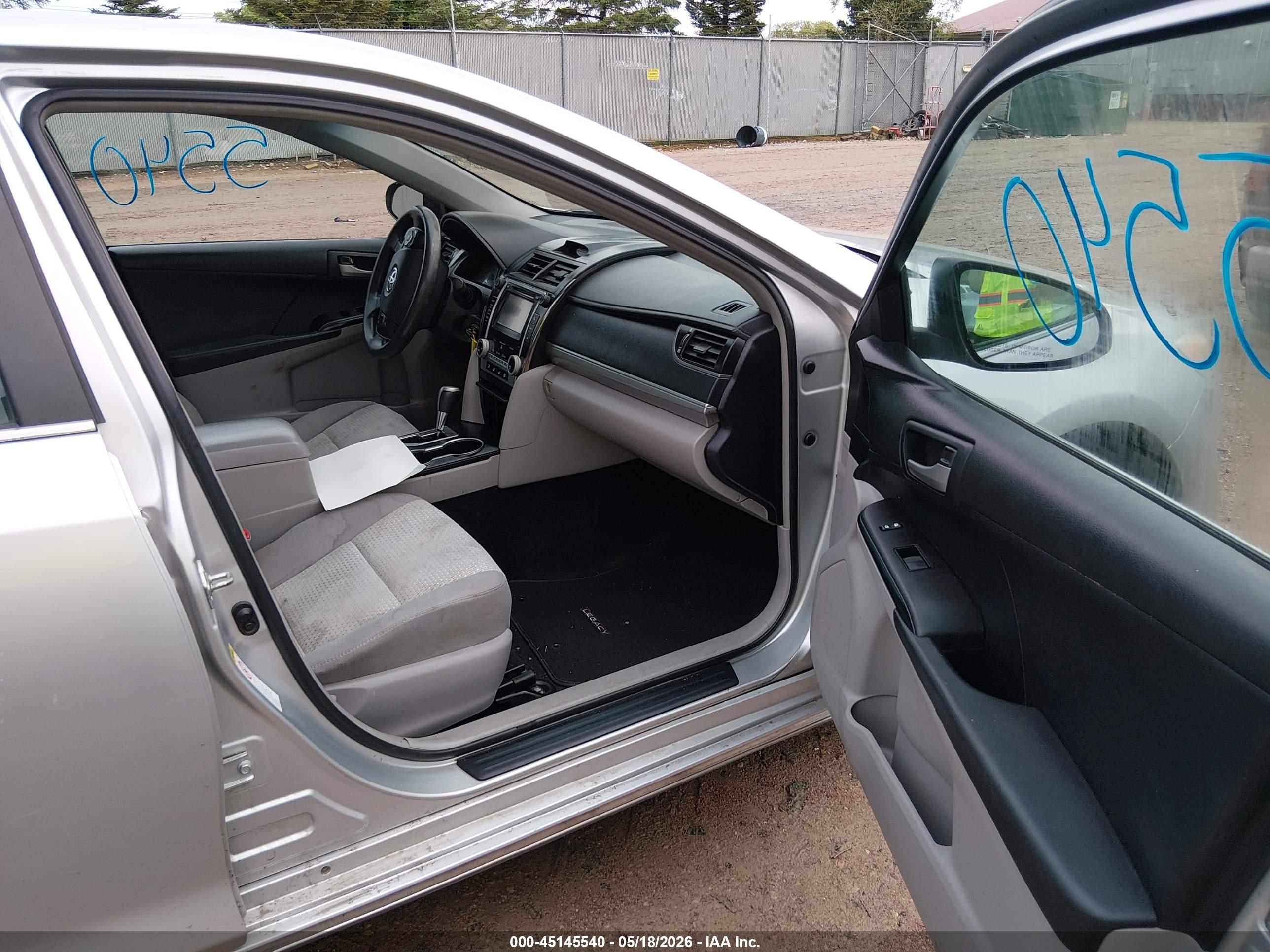 TOYOTA CAMRY image 5