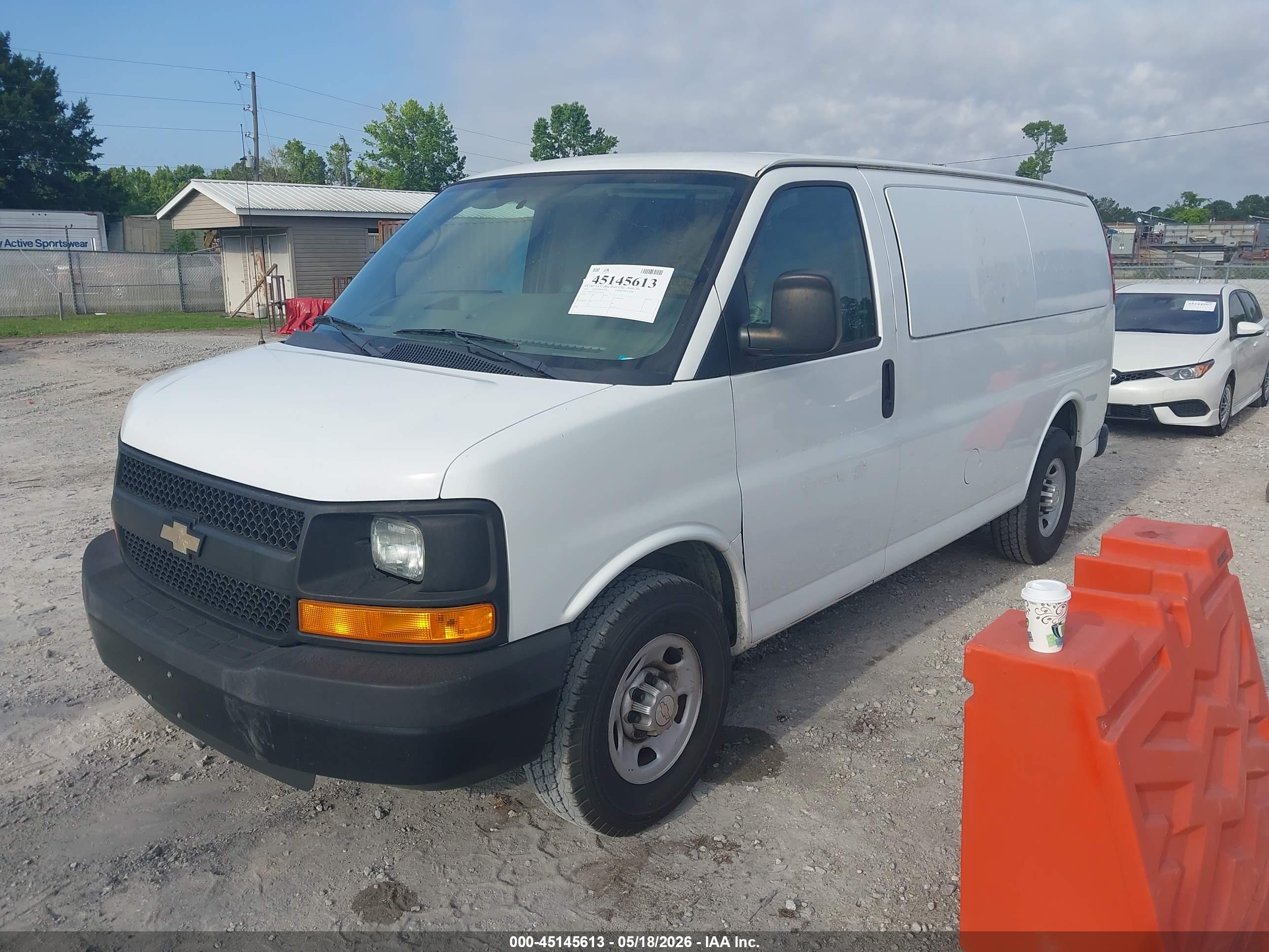 CHEVROLET EXPRESS image 2