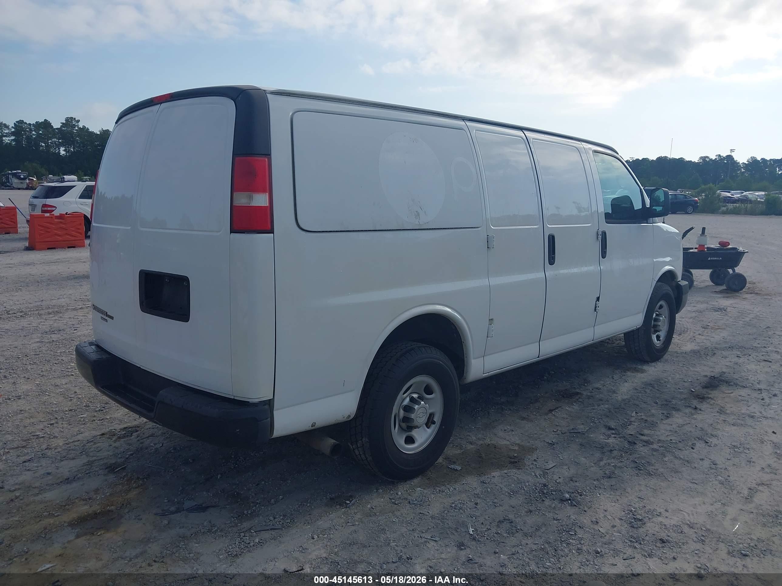 CHEVROLET EXPRESS image 4