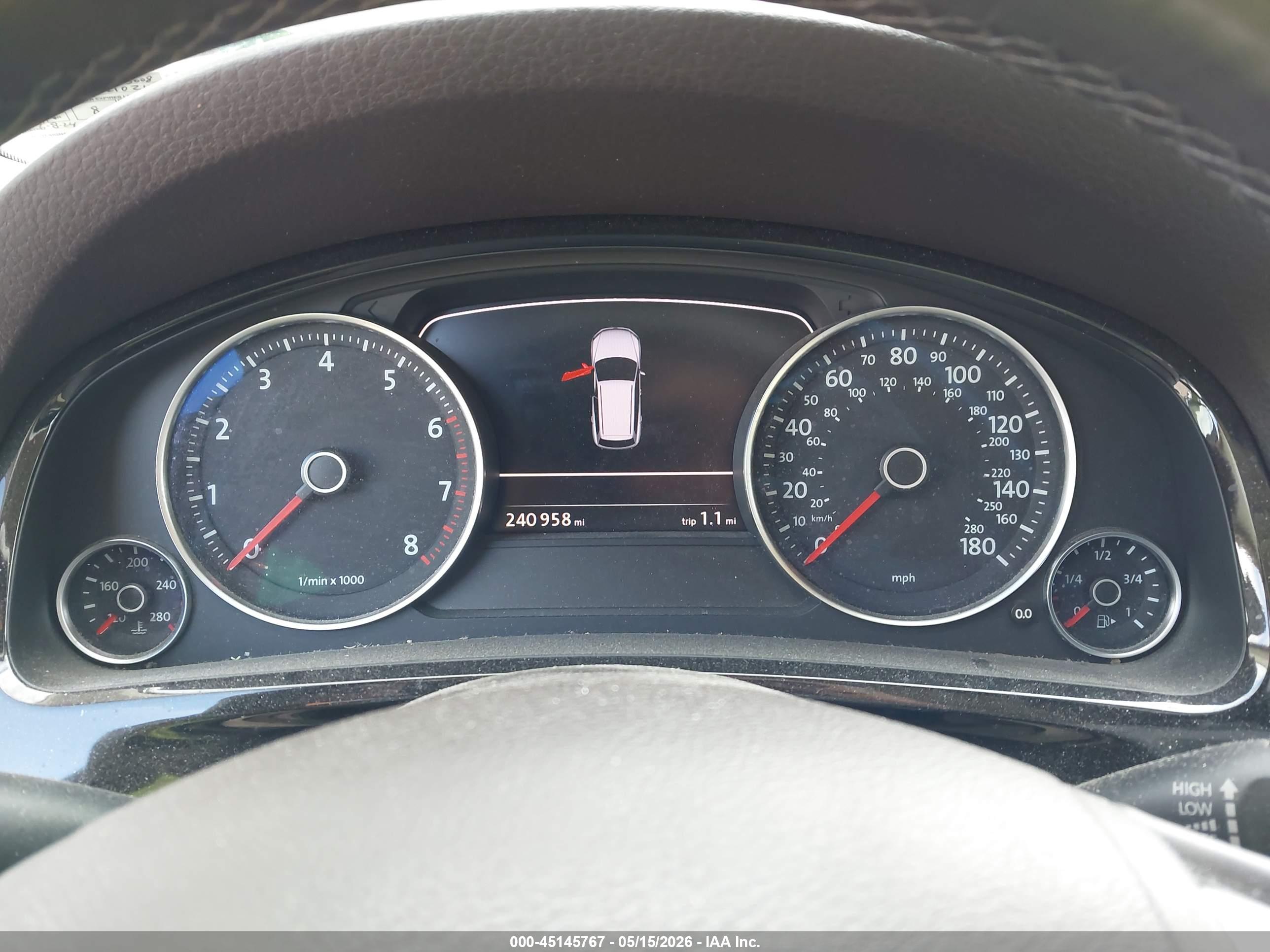 VOLKSWAGEN TOUAREG image 7