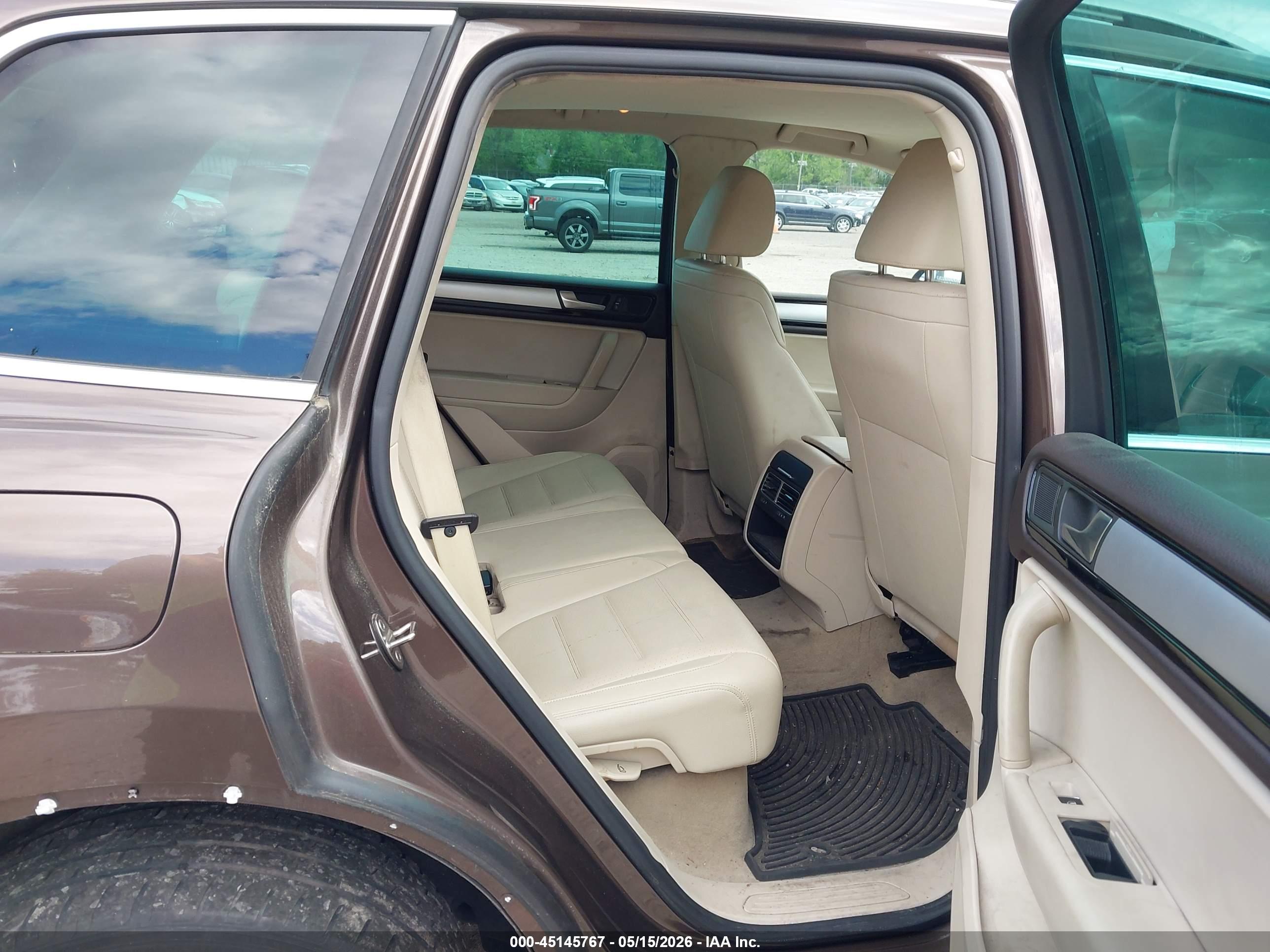 VOLKSWAGEN TOUAREG image 8