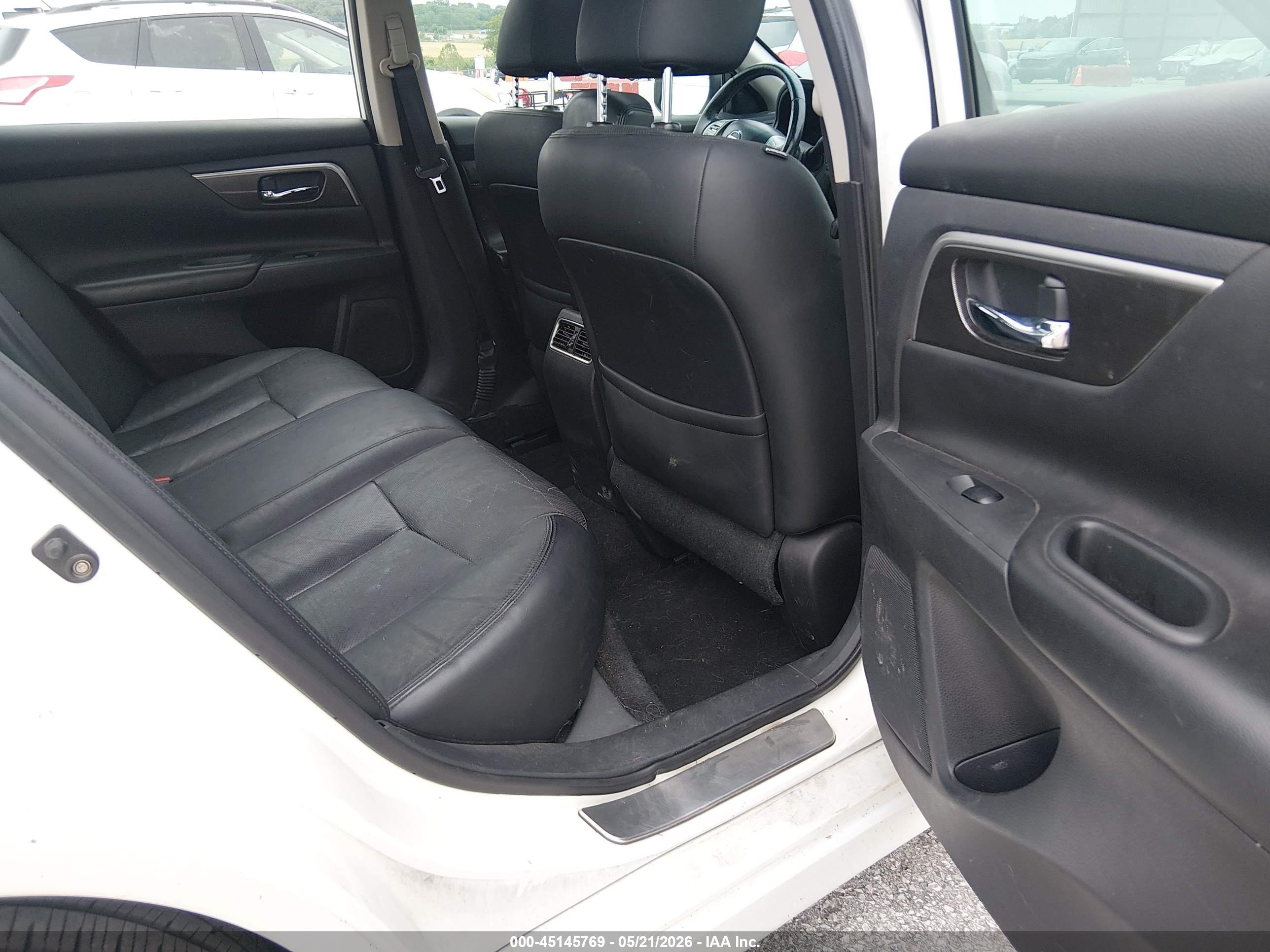 NISSAN ALTIMA image 8