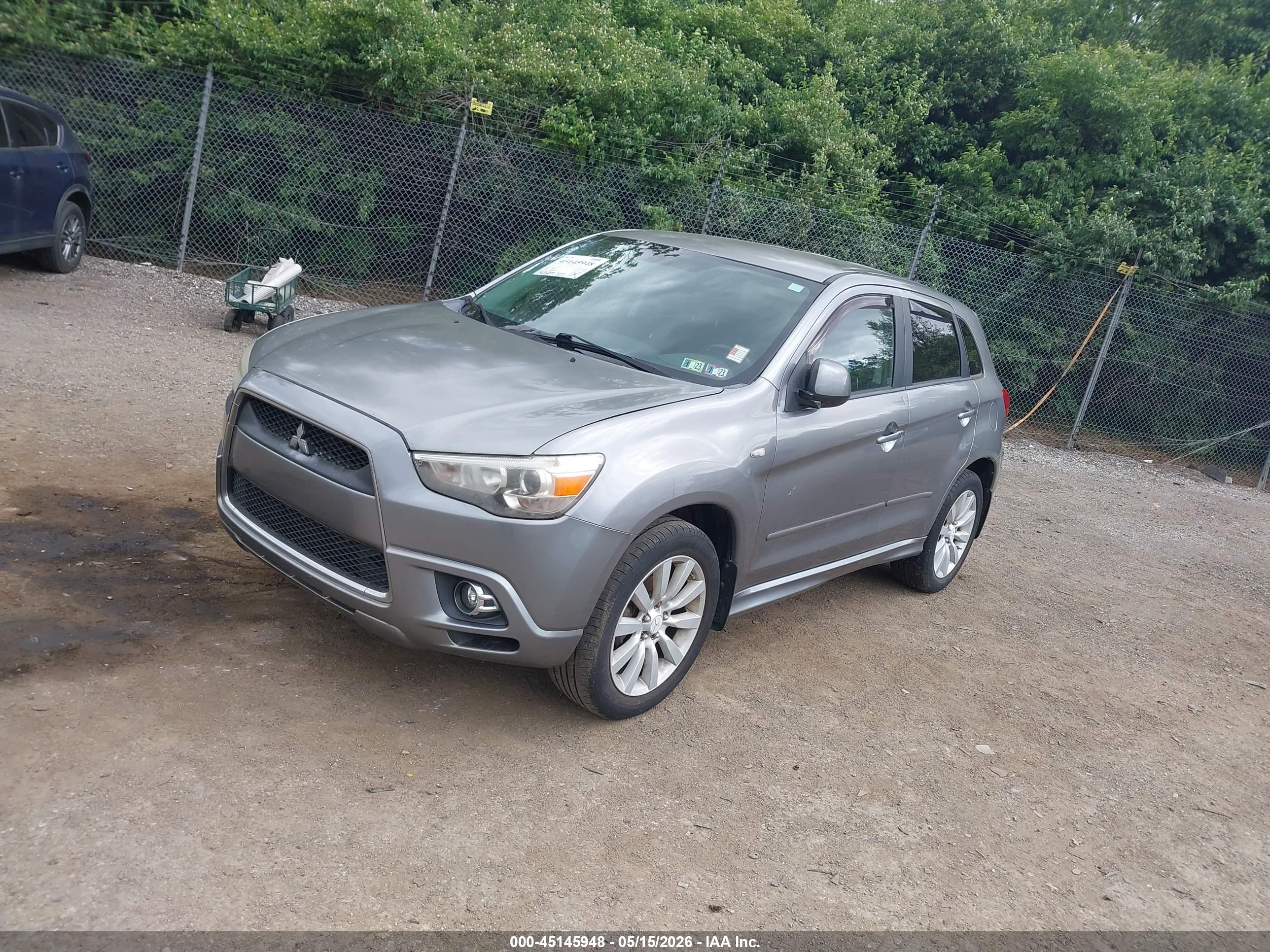 MITSUBISHI OUTLANDER image 2