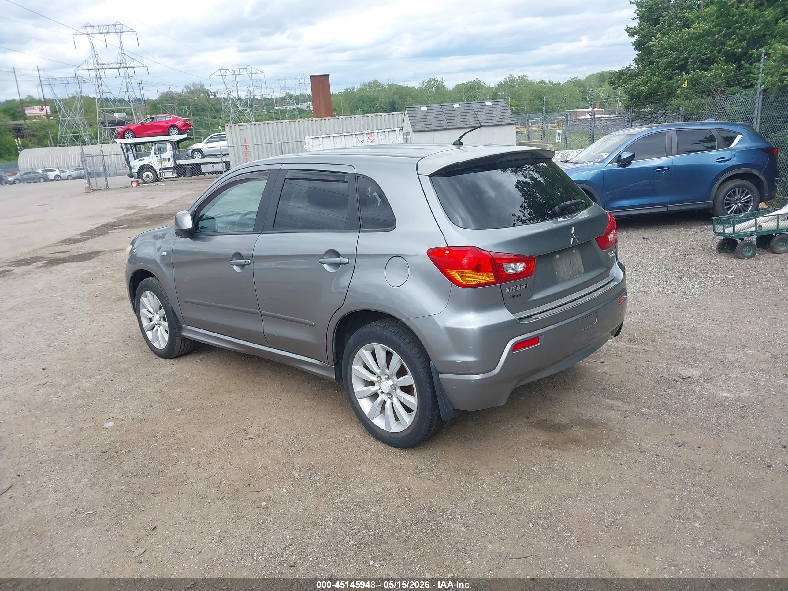 MITSUBISHI OUTLANDER image 3