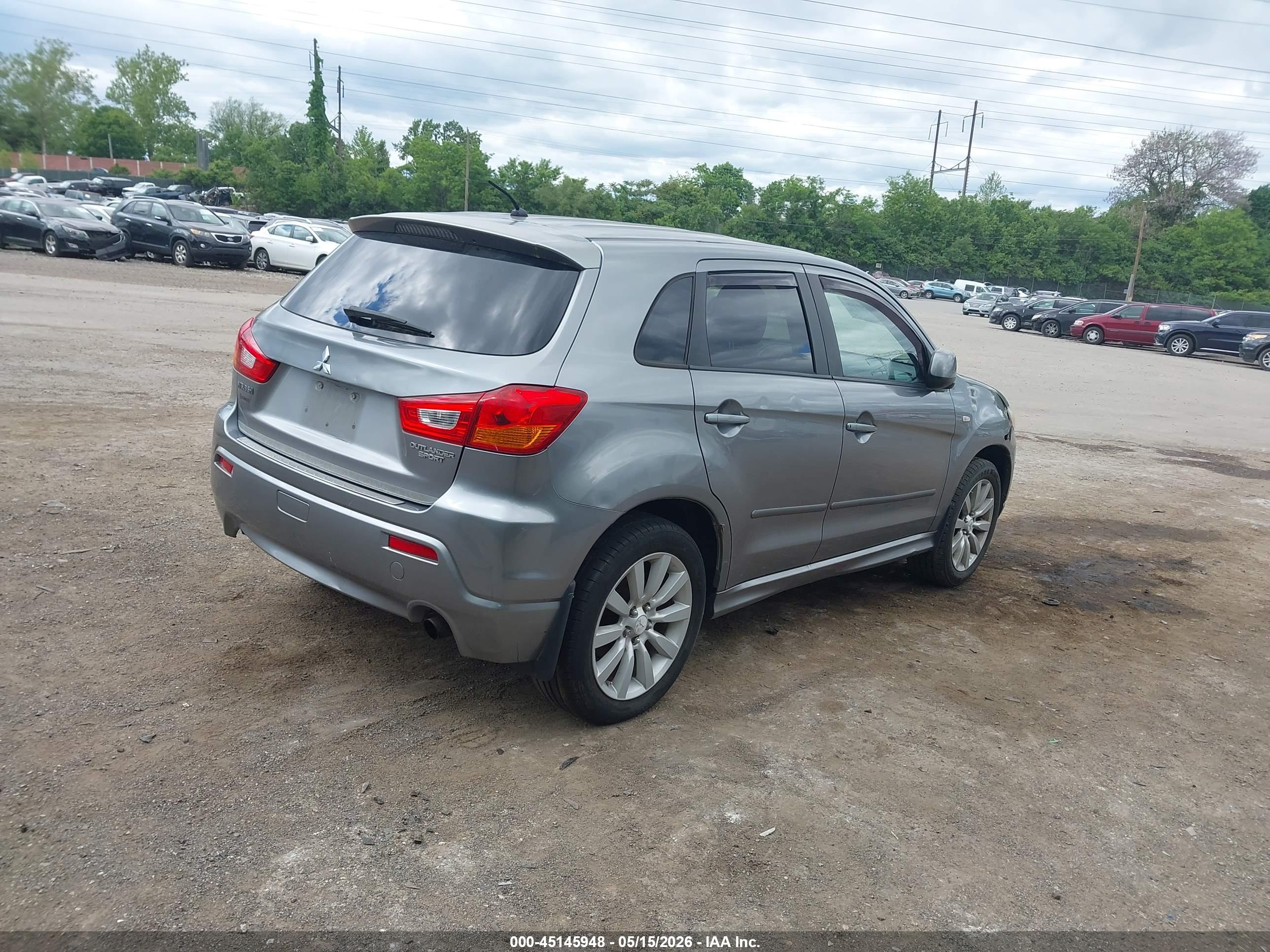 MITSUBISHI OUTLANDER image 4
