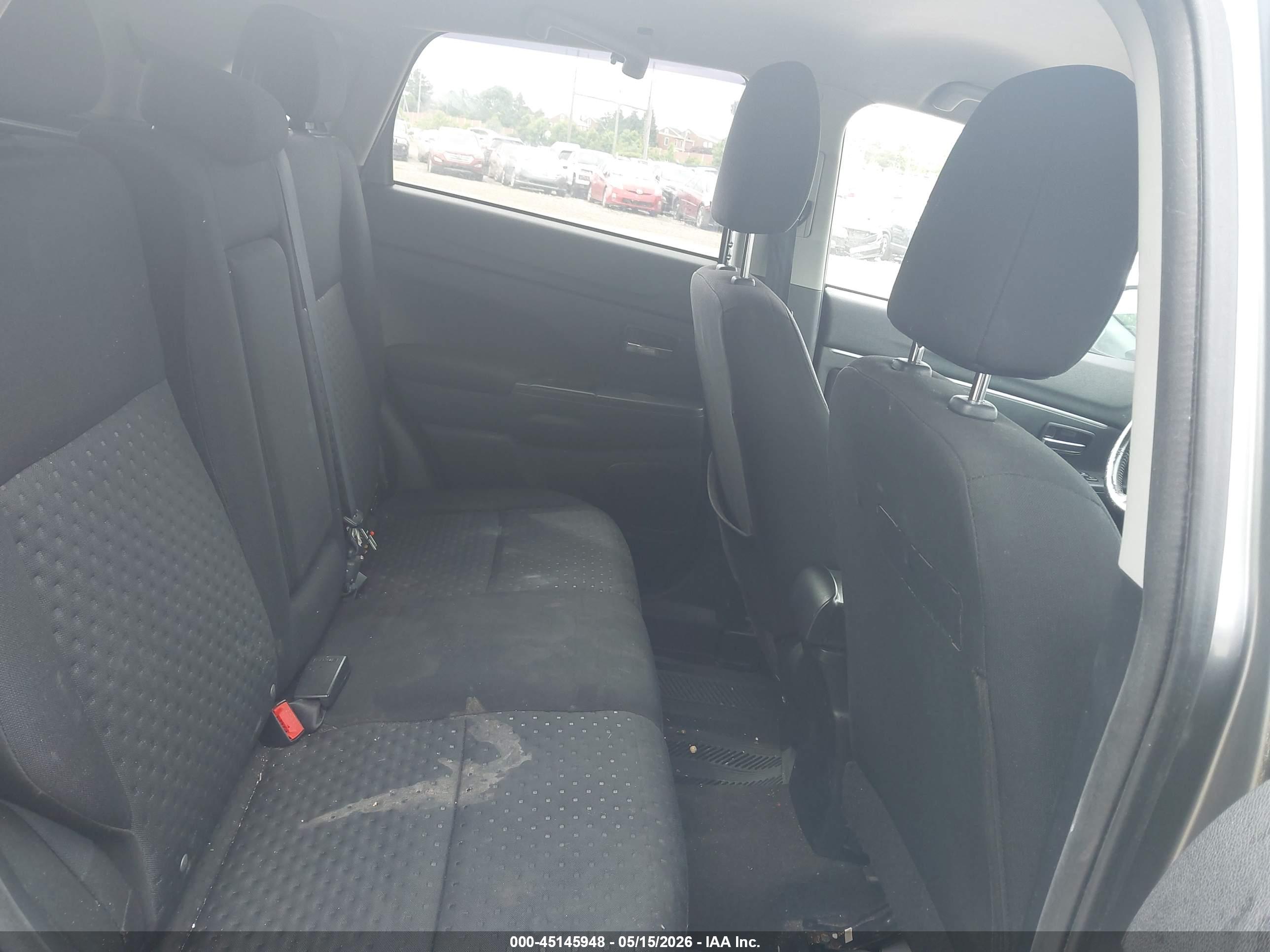 MITSUBISHI OUTLANDER image 8