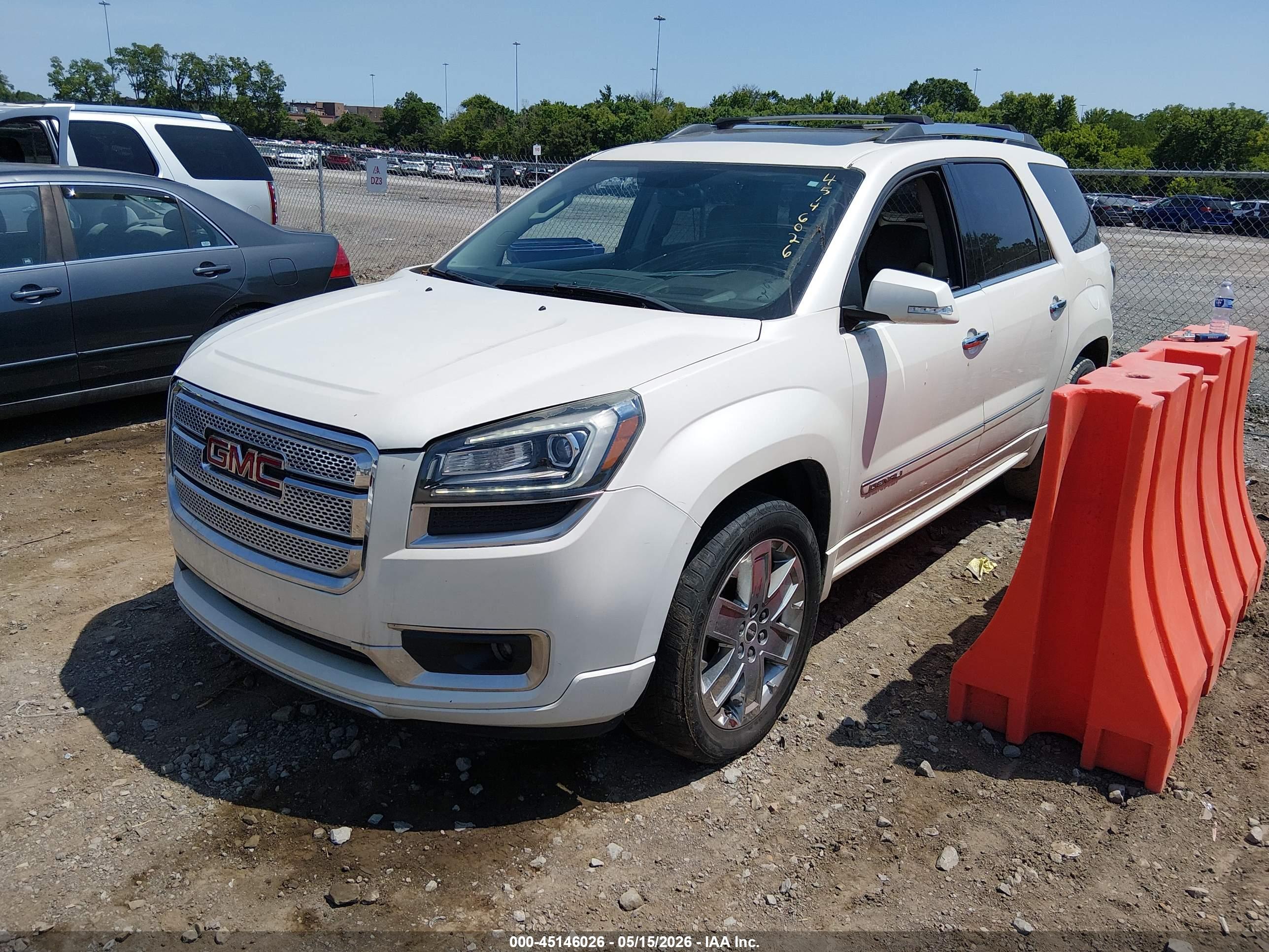GMC ACADIA image 2