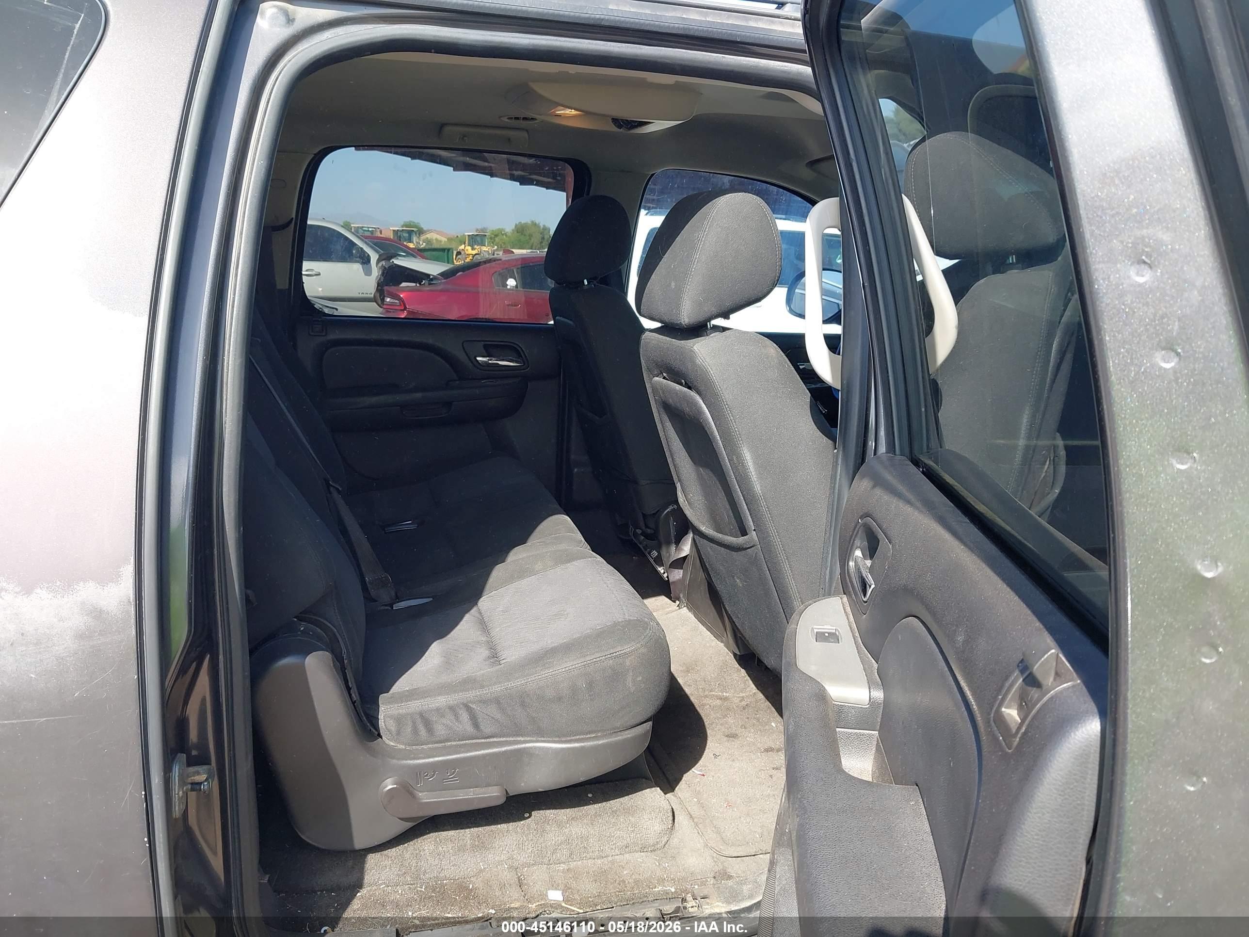 CHEVROLET SUBURBAN image 8
