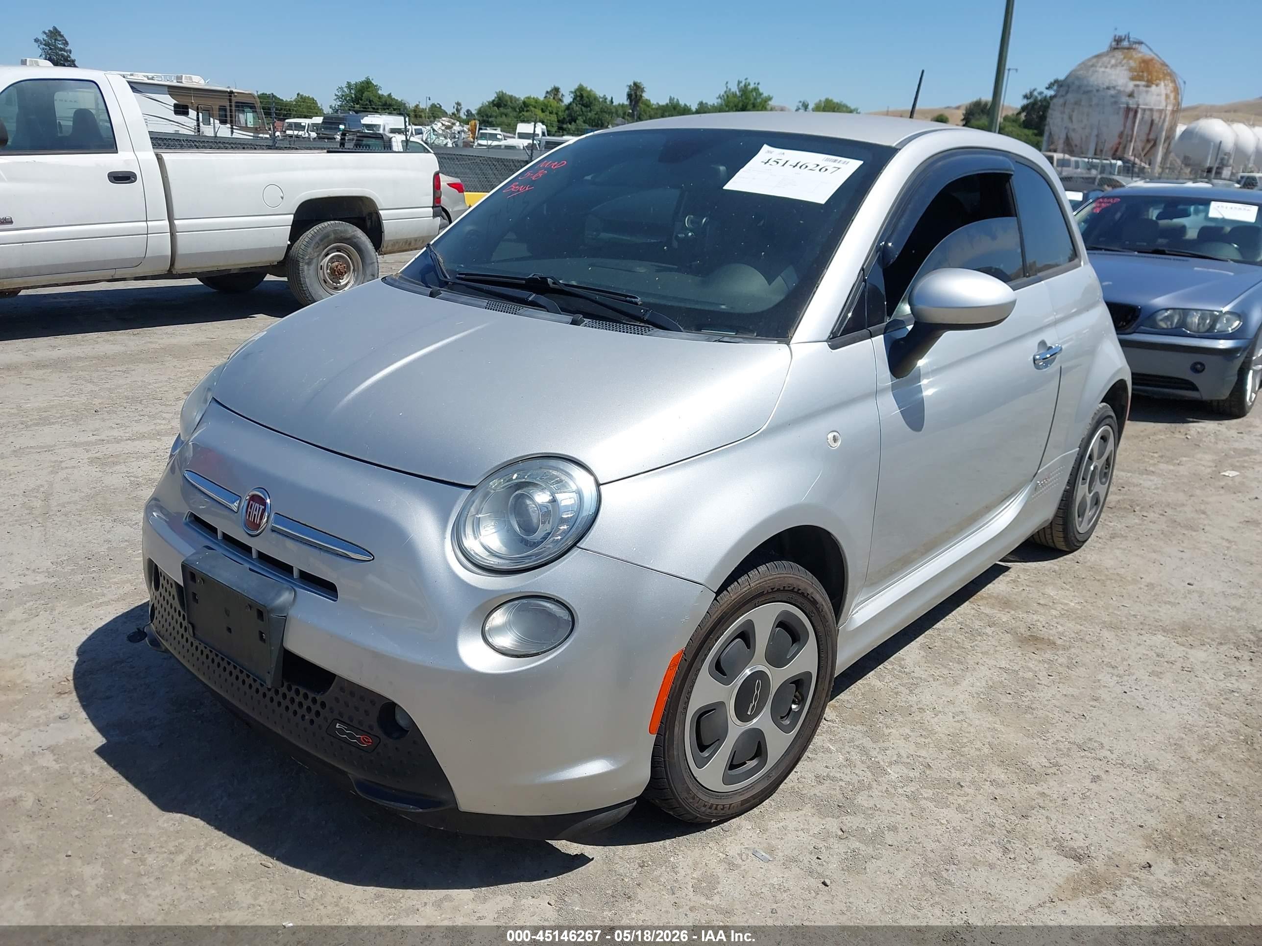FIAT 500E image 2