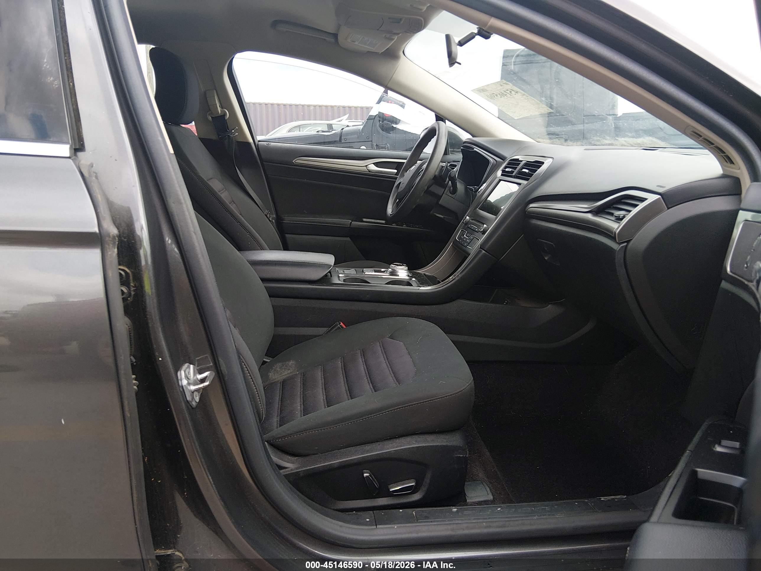 FORD FUSION image 5