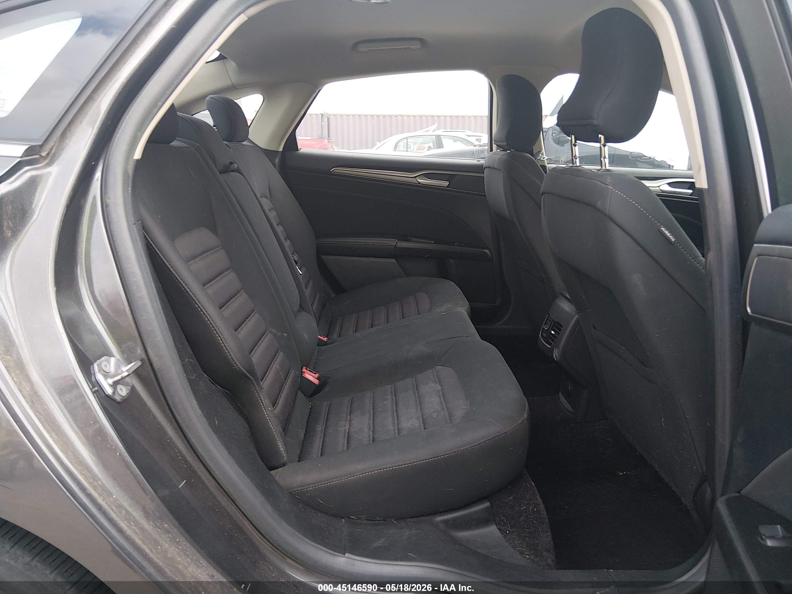 FORD FUSION image 8