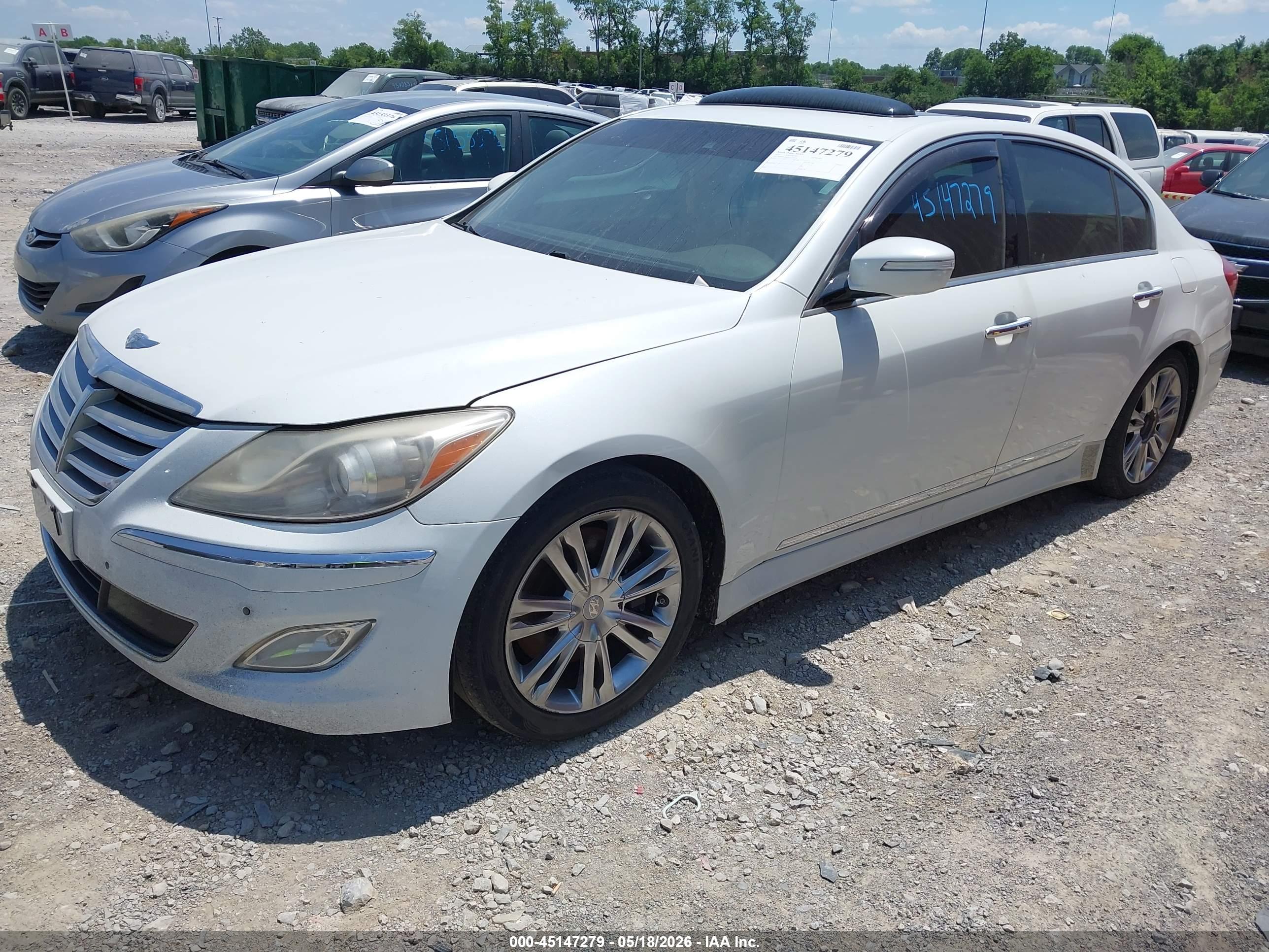 HYUNDAI GENESIS image 2