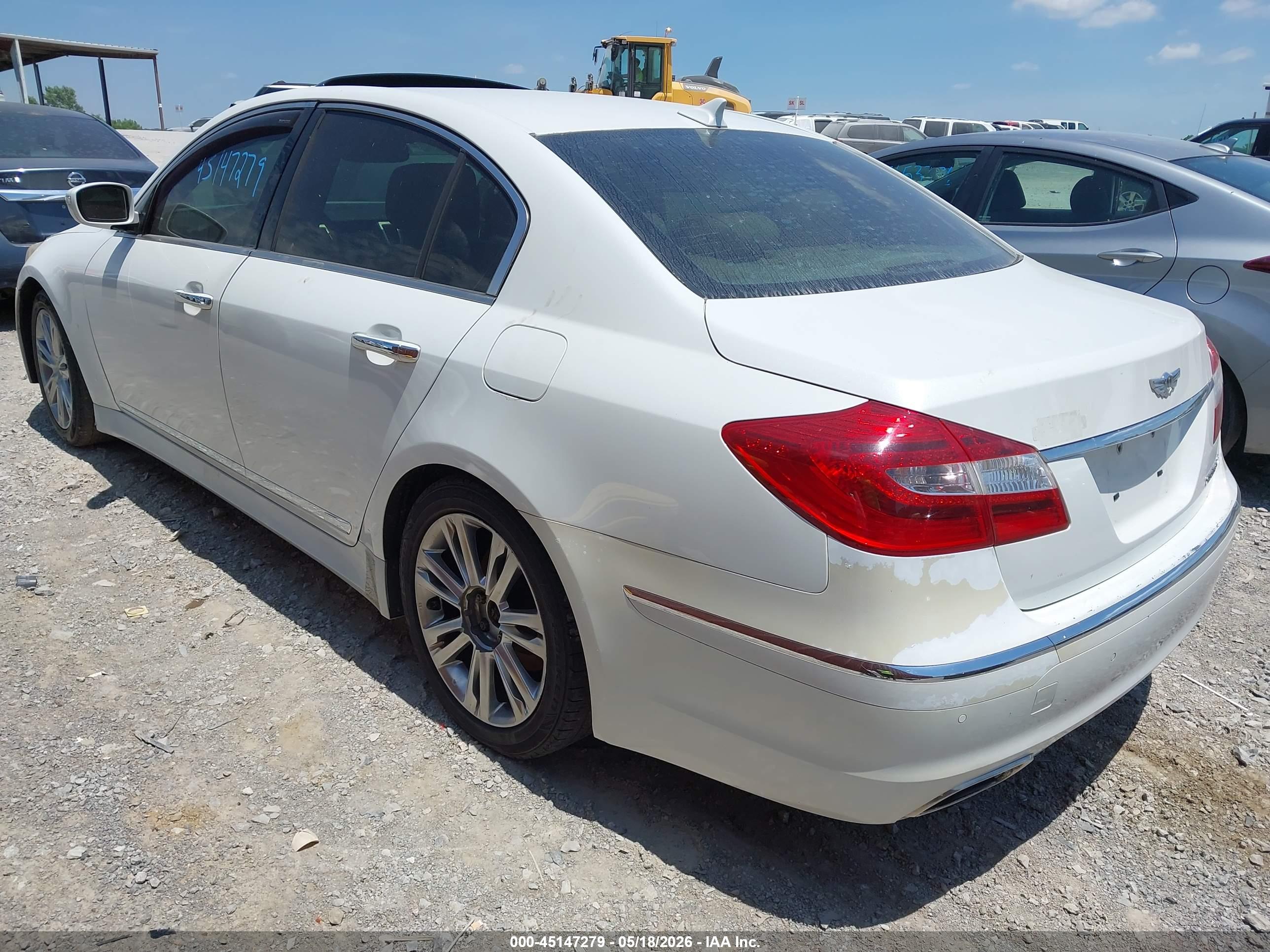 HYUNDAI GENESIS image 3