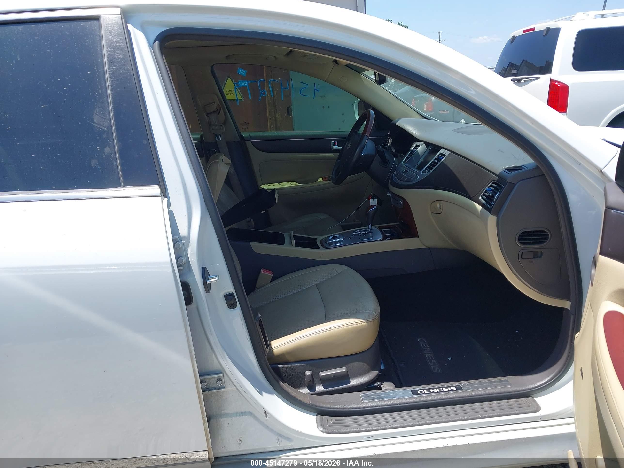 HYUNDAI GENESIS image 5
