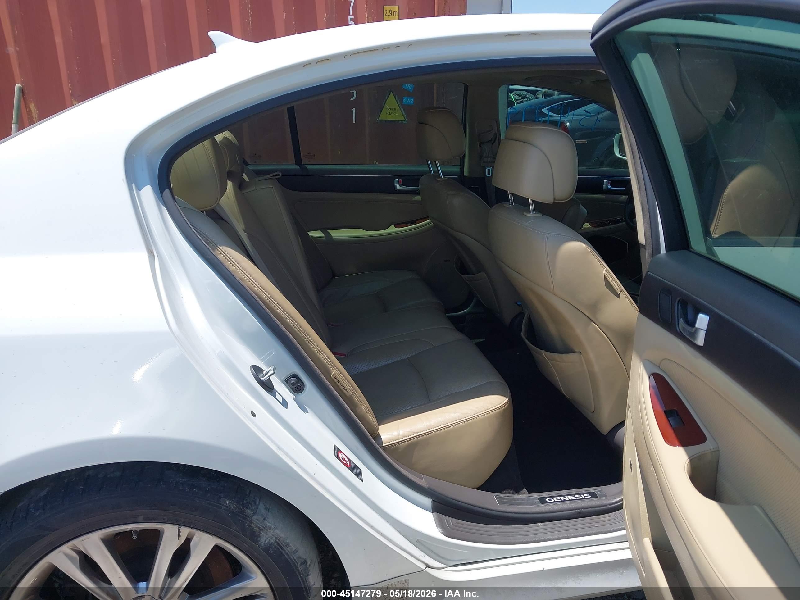 HYUNDAI GENESIS image 8