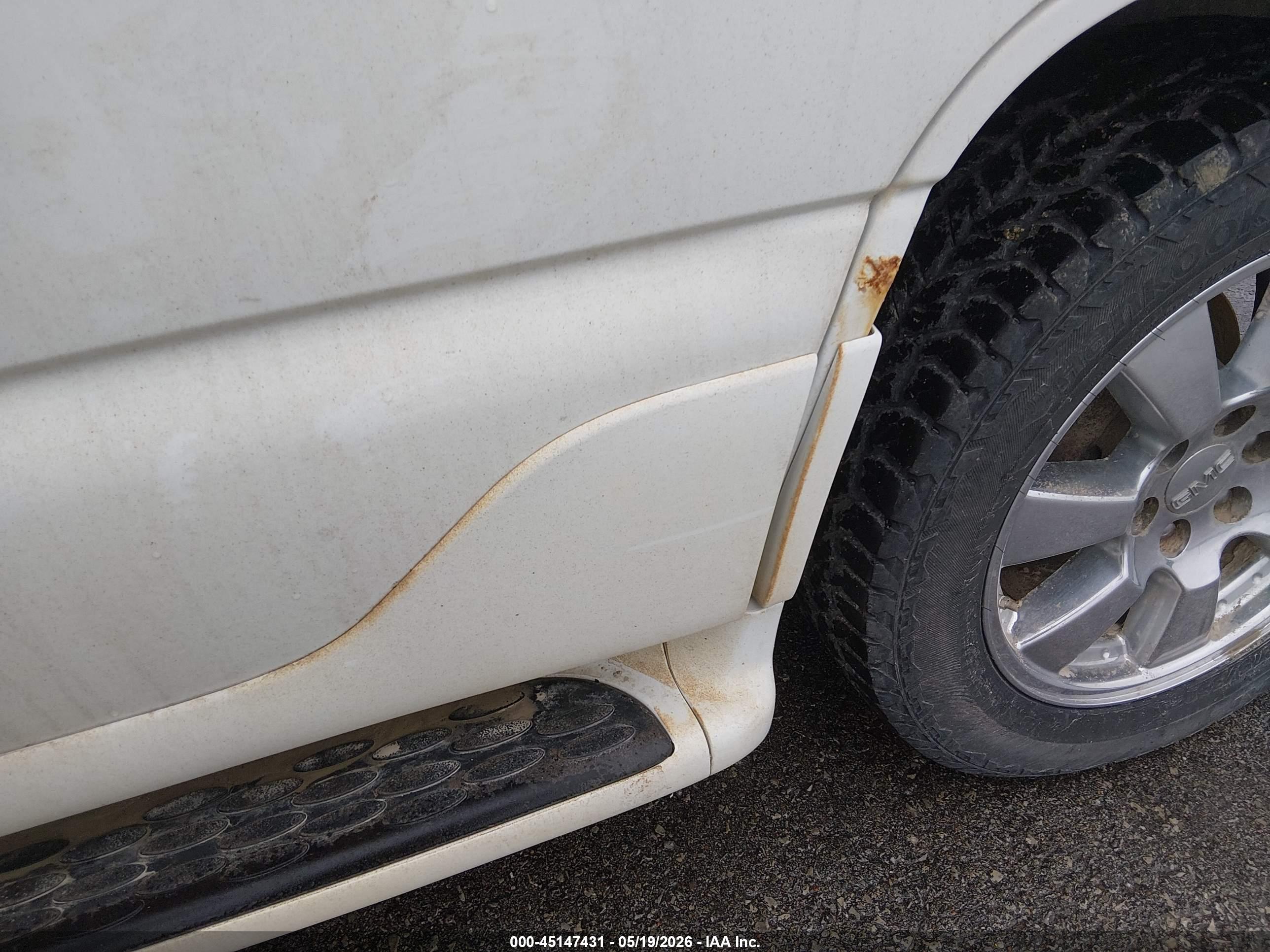 GMC YUKON image 6