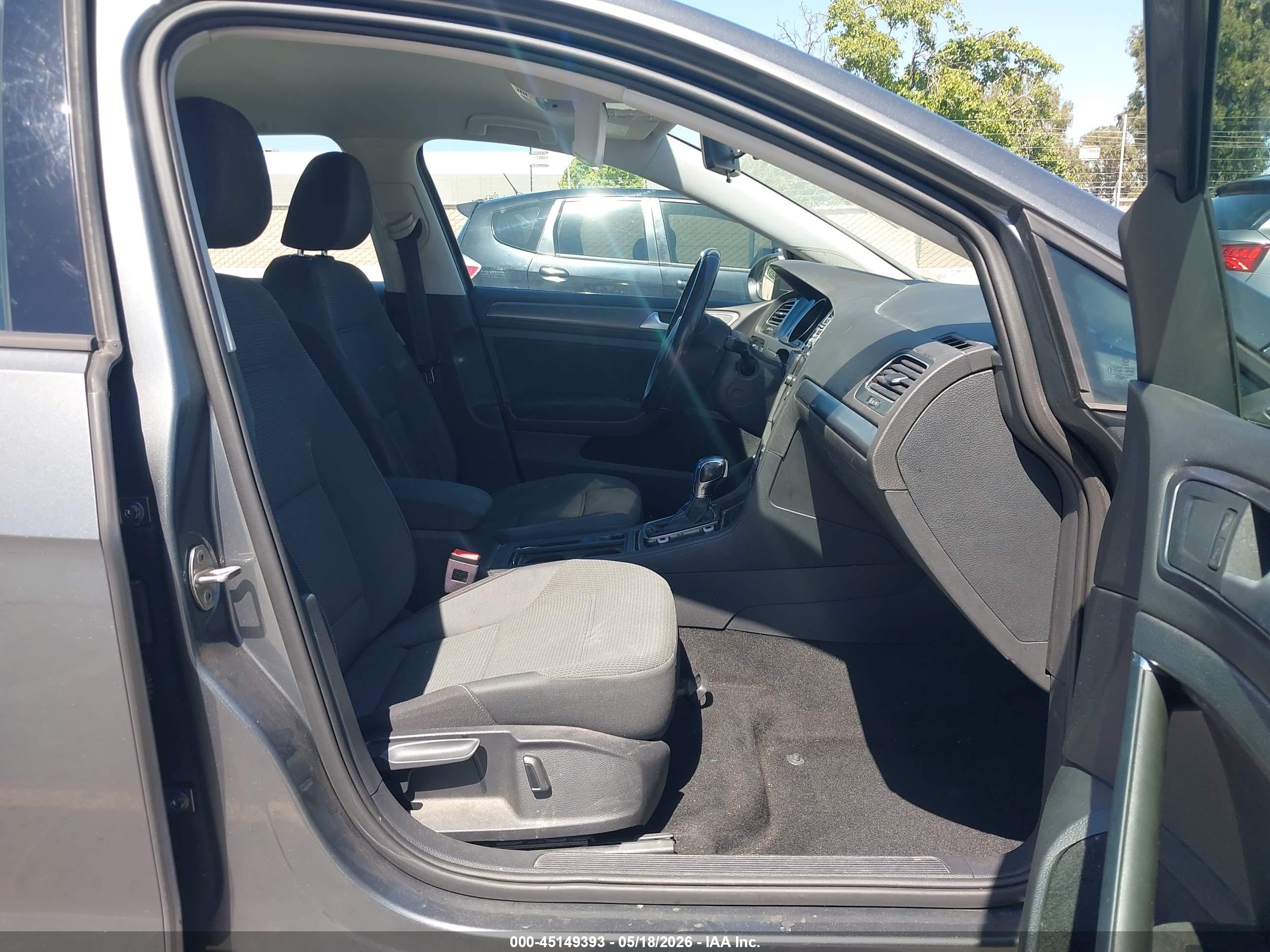 VOLKSWAGEN E-GOLF image 5
