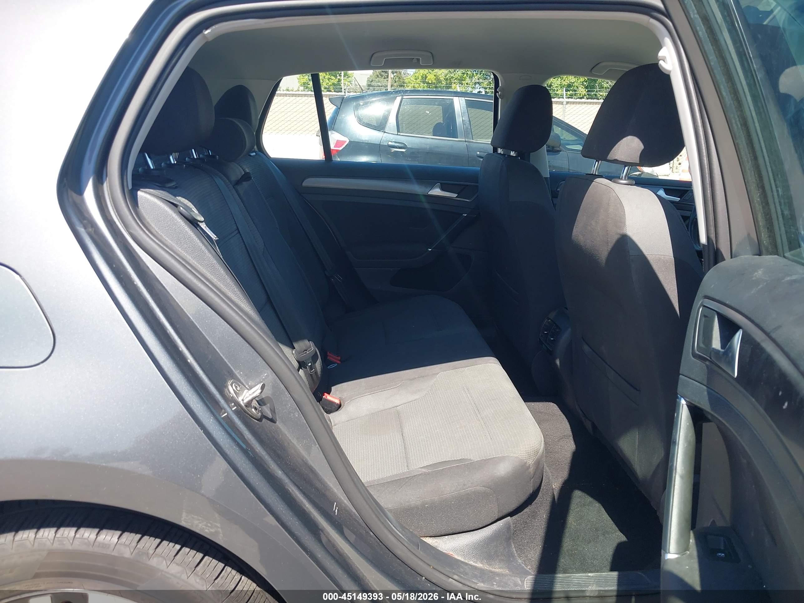 VOLKSWAGEN E-GOLF image 8