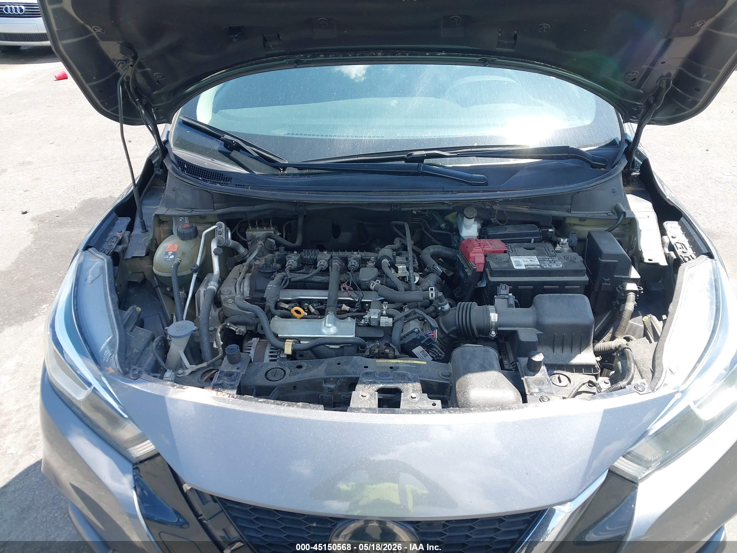 NISSAN VERSA image 10