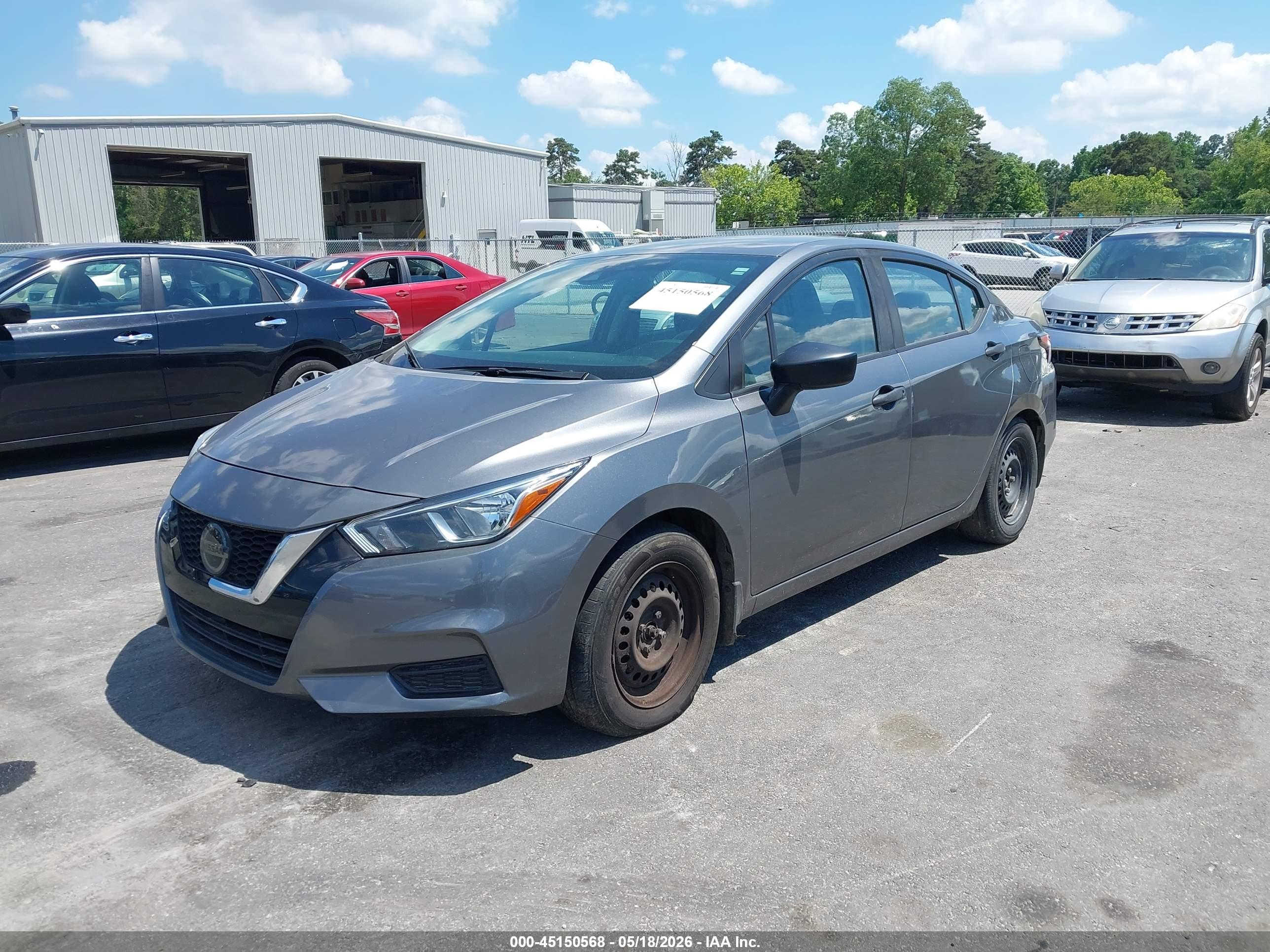 NISSAN VERSA image 2