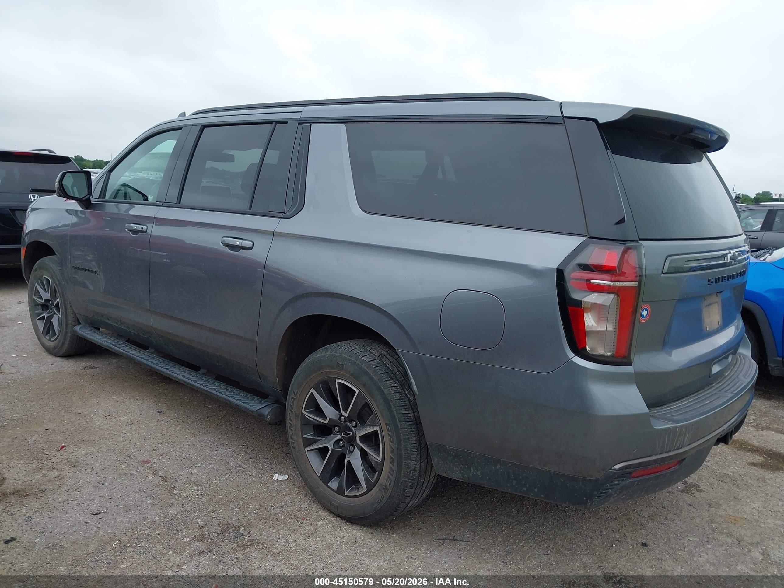 CHEVROLET SUBURBAN image 3