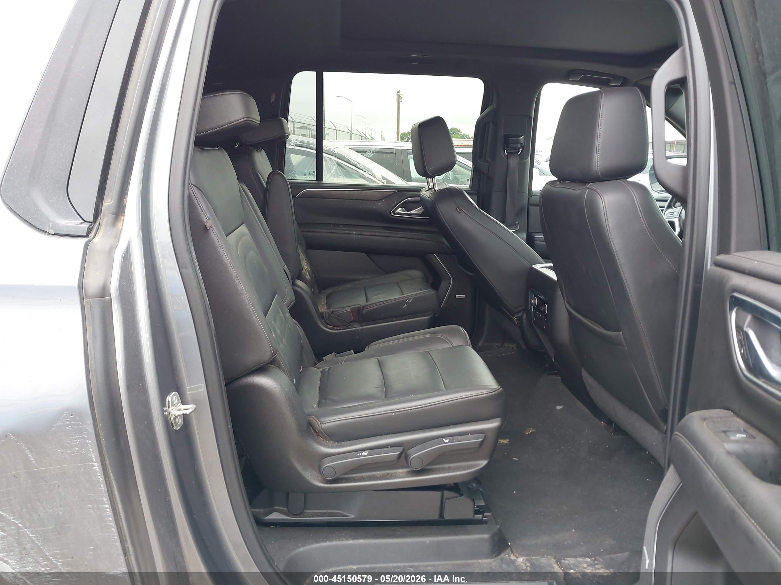 CHEVROLET SUBURBAN image 8