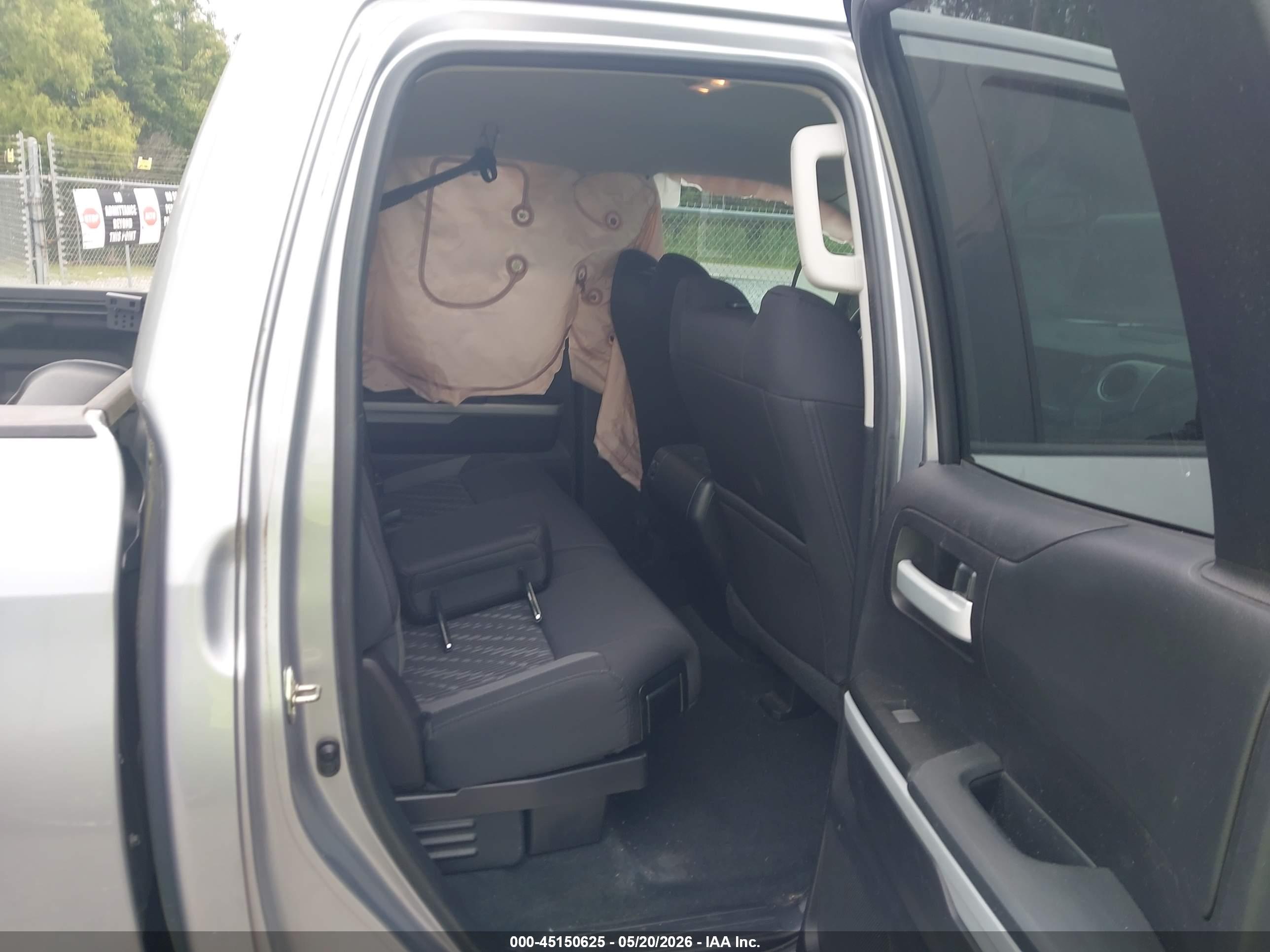 TOYOTA TUNDRA image 8