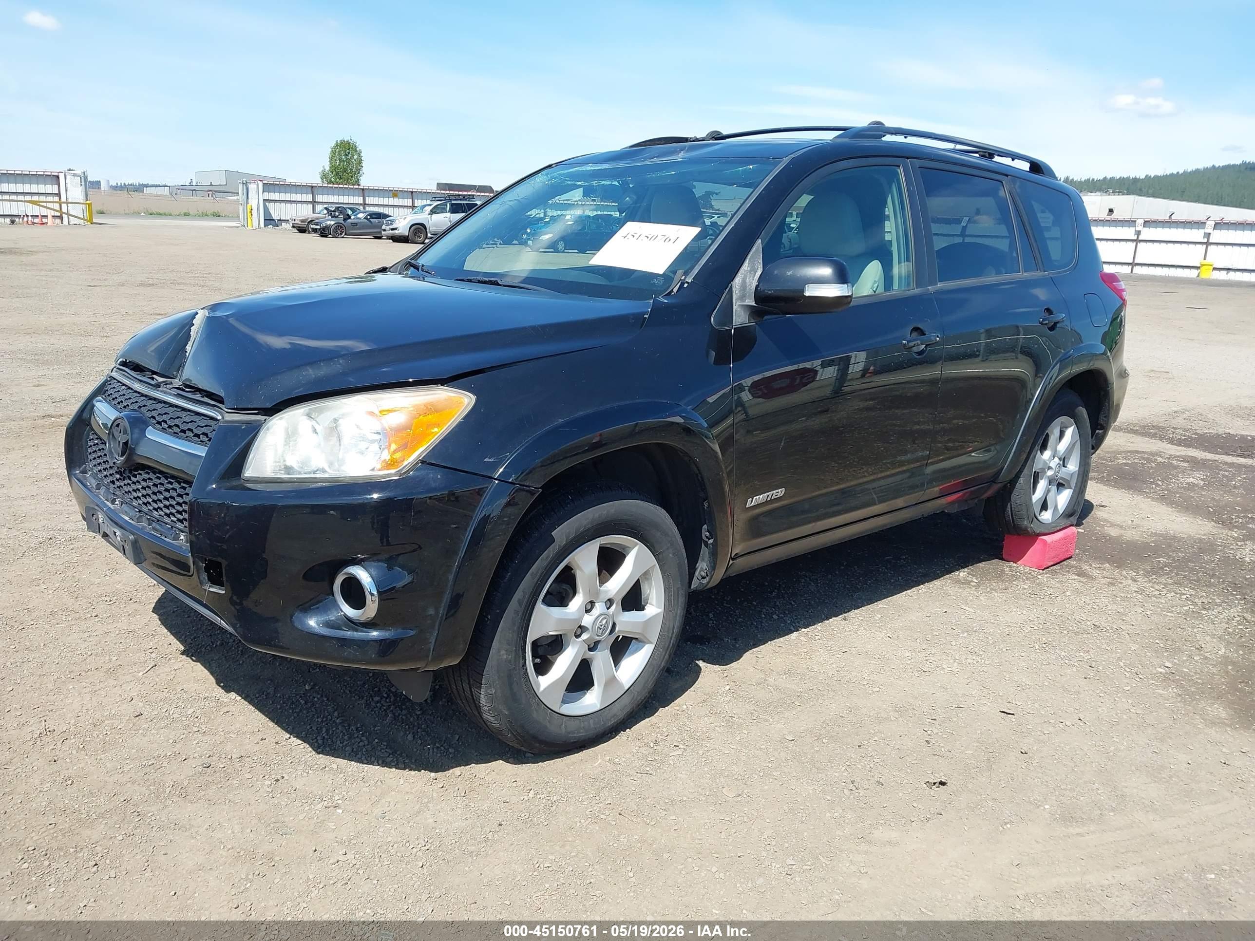 TOYOTA RAV4 image 2