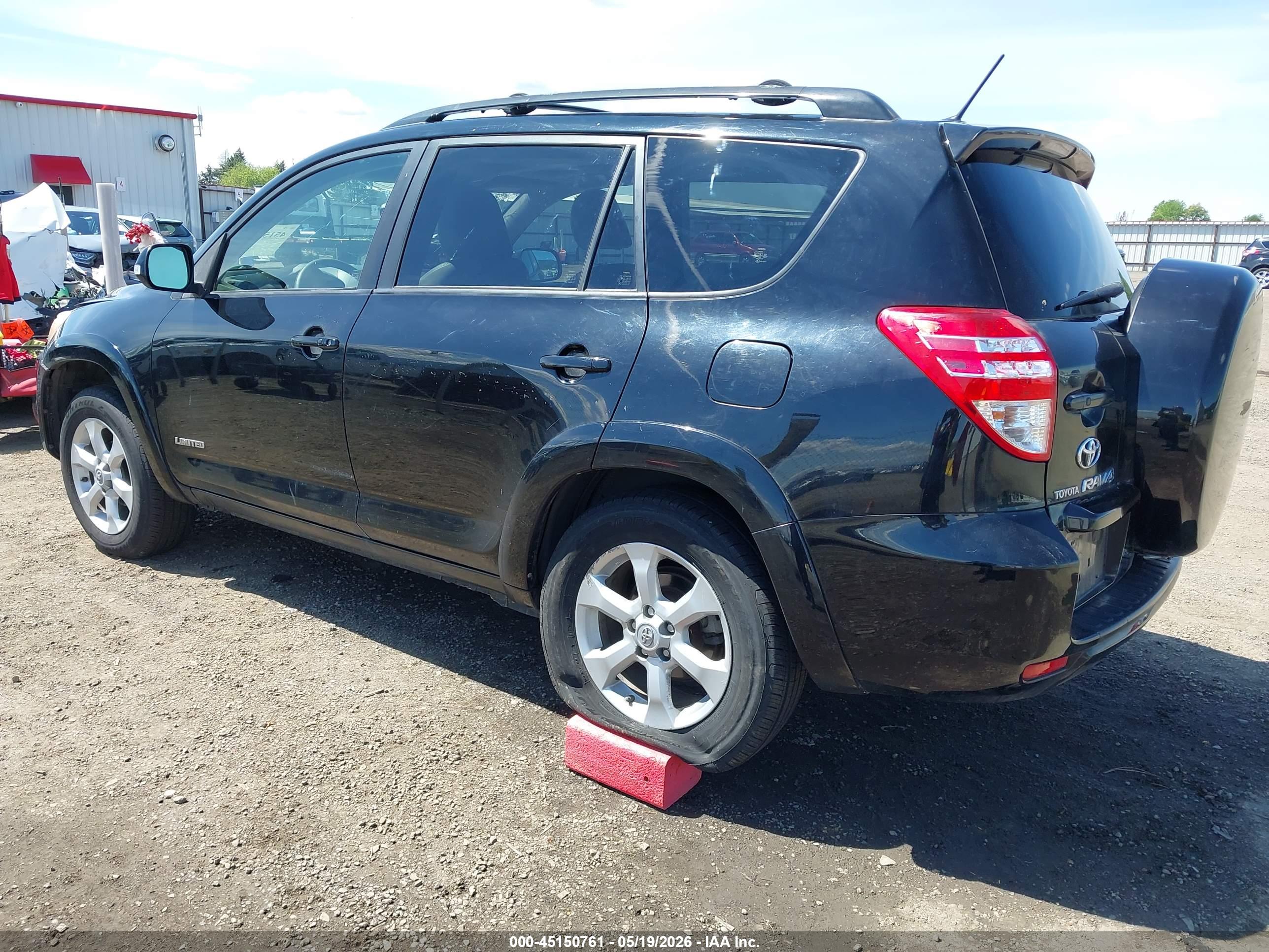 TOYOTA RAV4 image 3