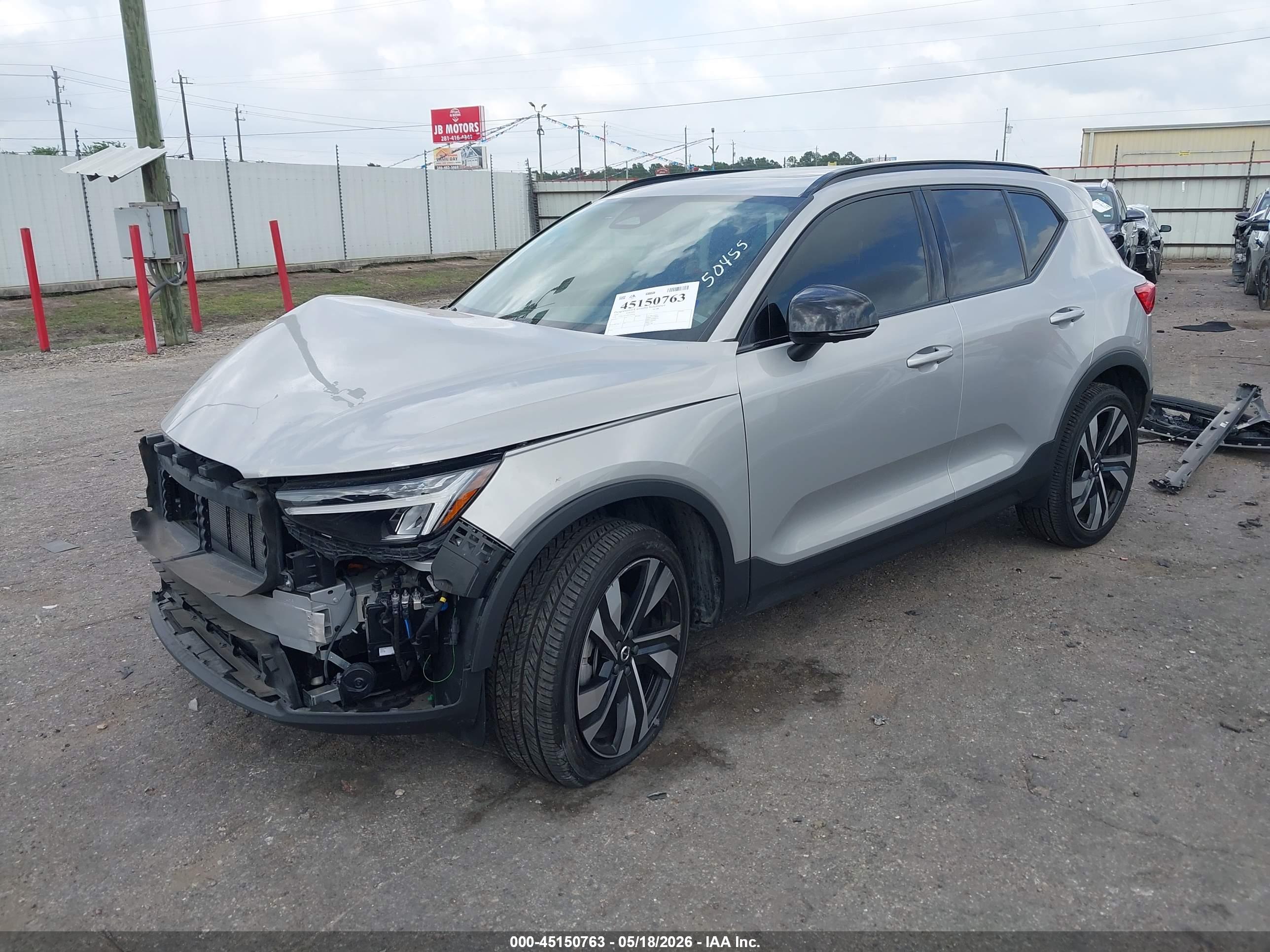 VOLVO XC40 image 2