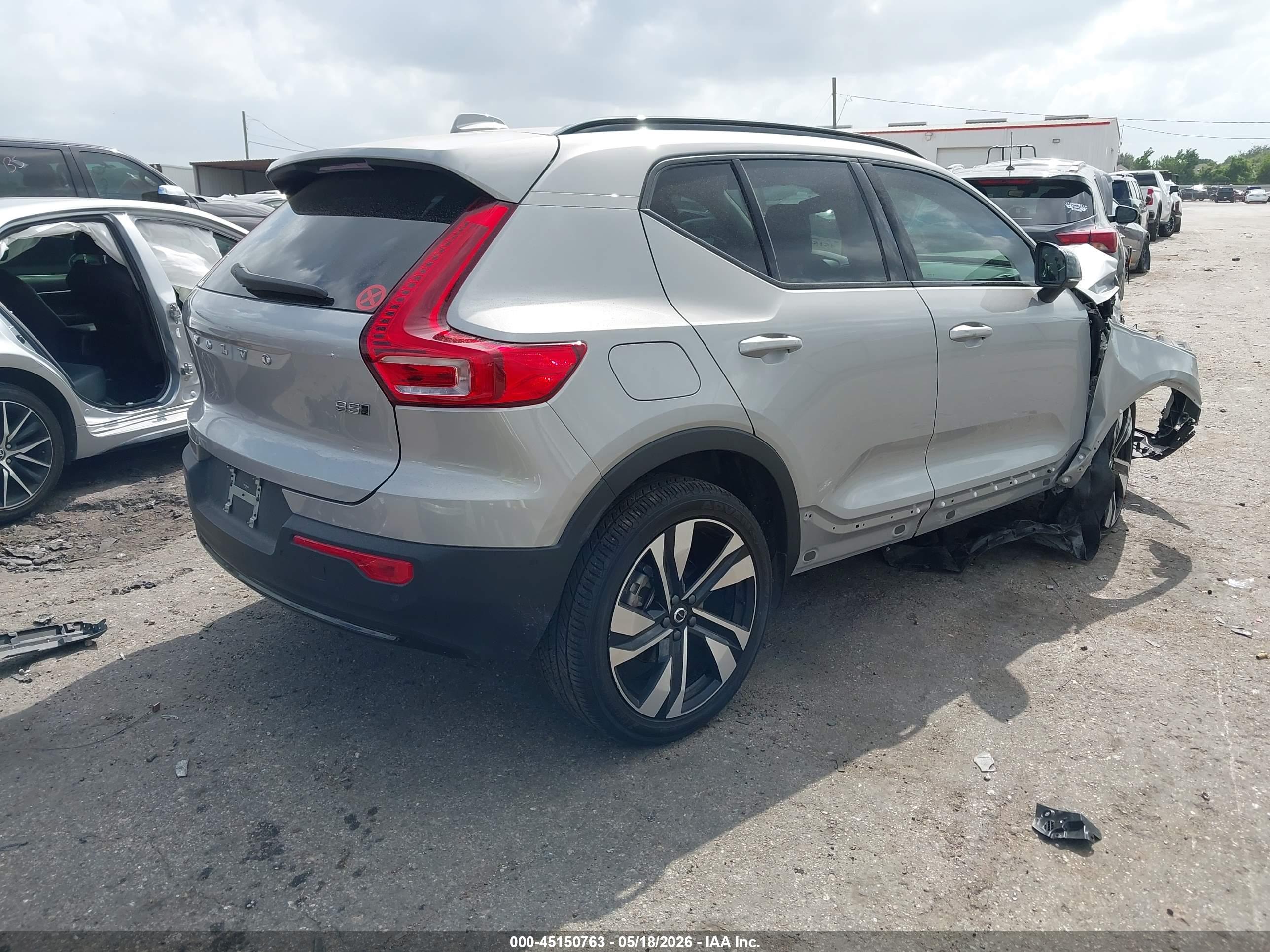 VOLVO XC40 image 4