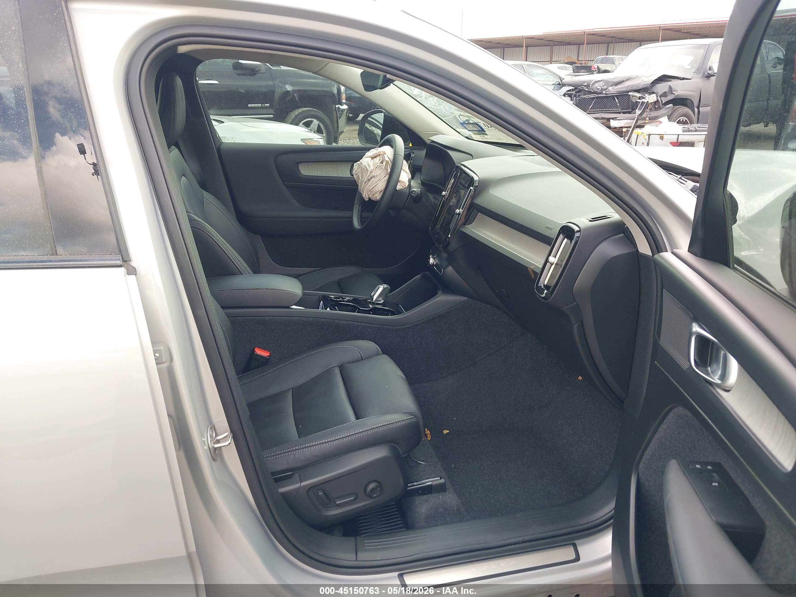VOLVO XC40 image 5
