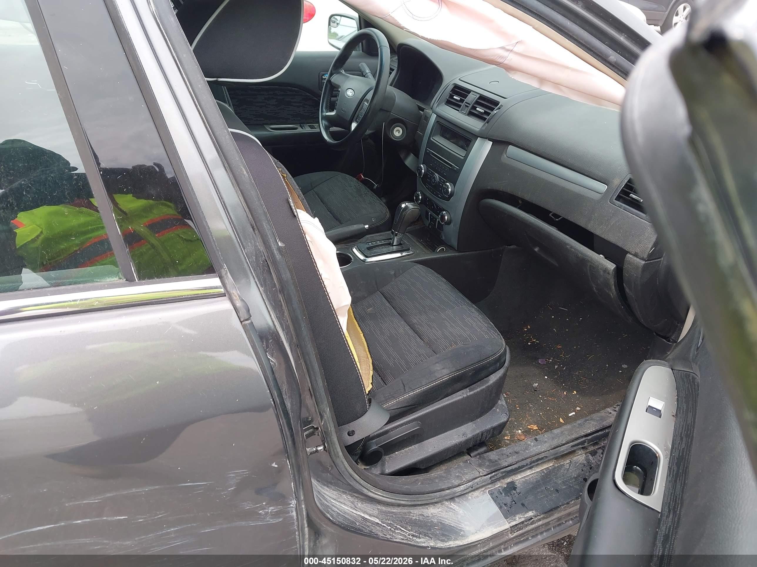 FORD FUSION image 5