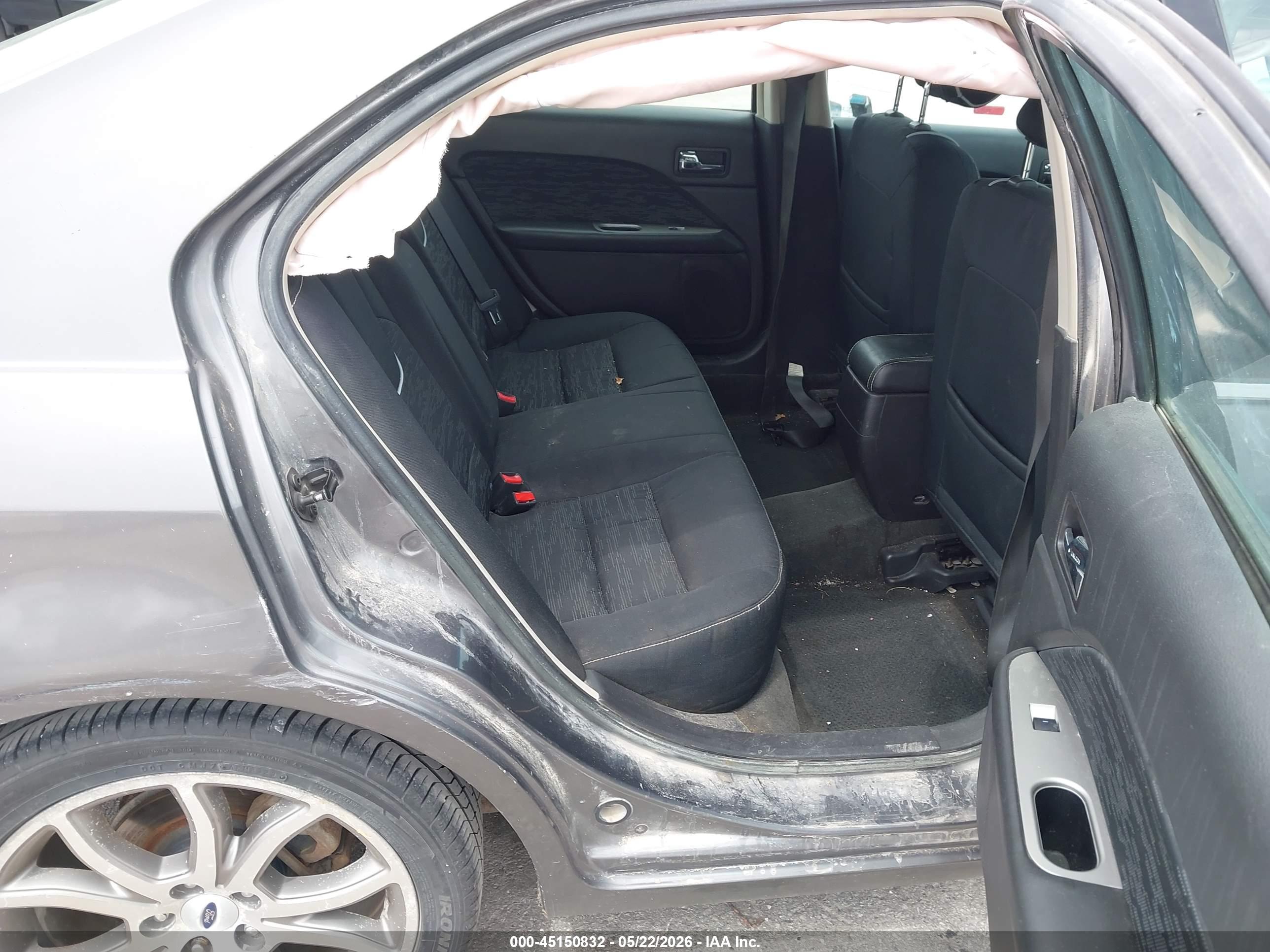 FORD FUSION image 8