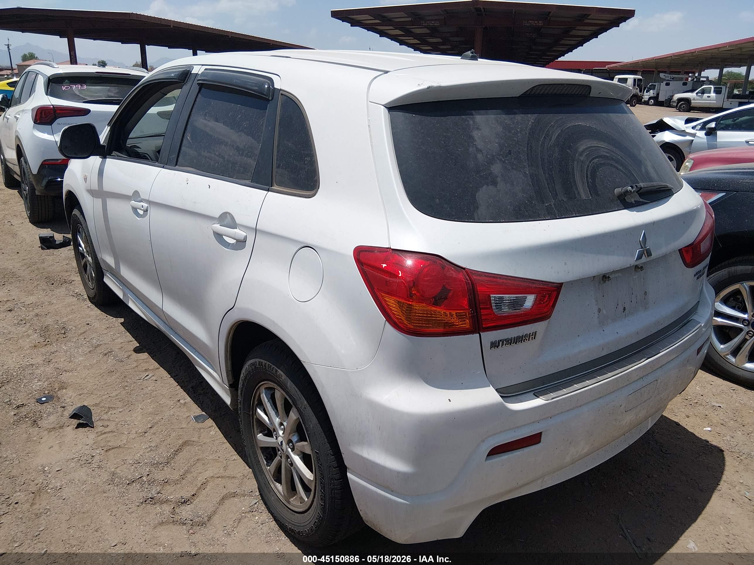 MITSUBISHI OUTLANDER image 3