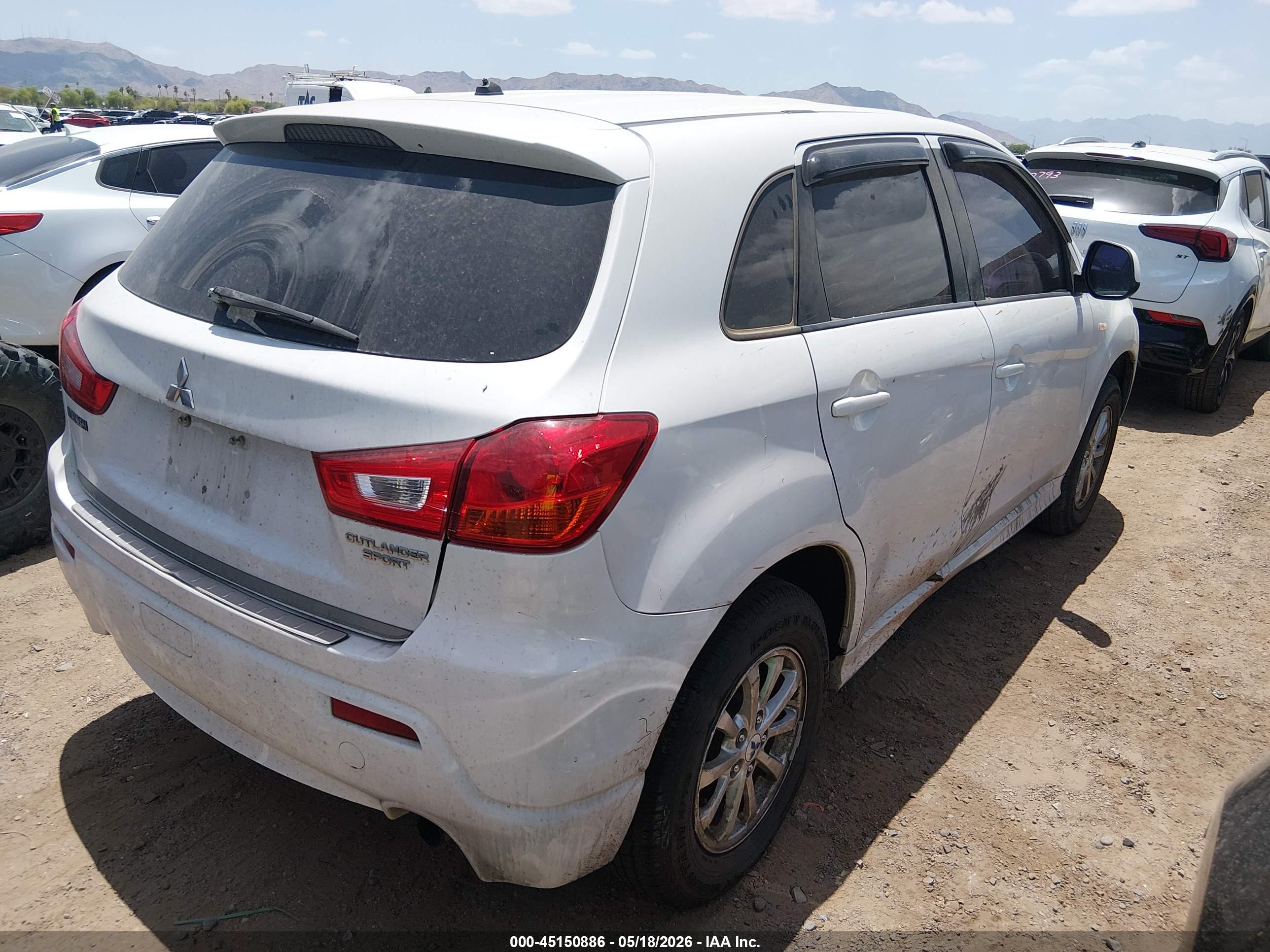 MITSUBISHI OUTLANDER image 4