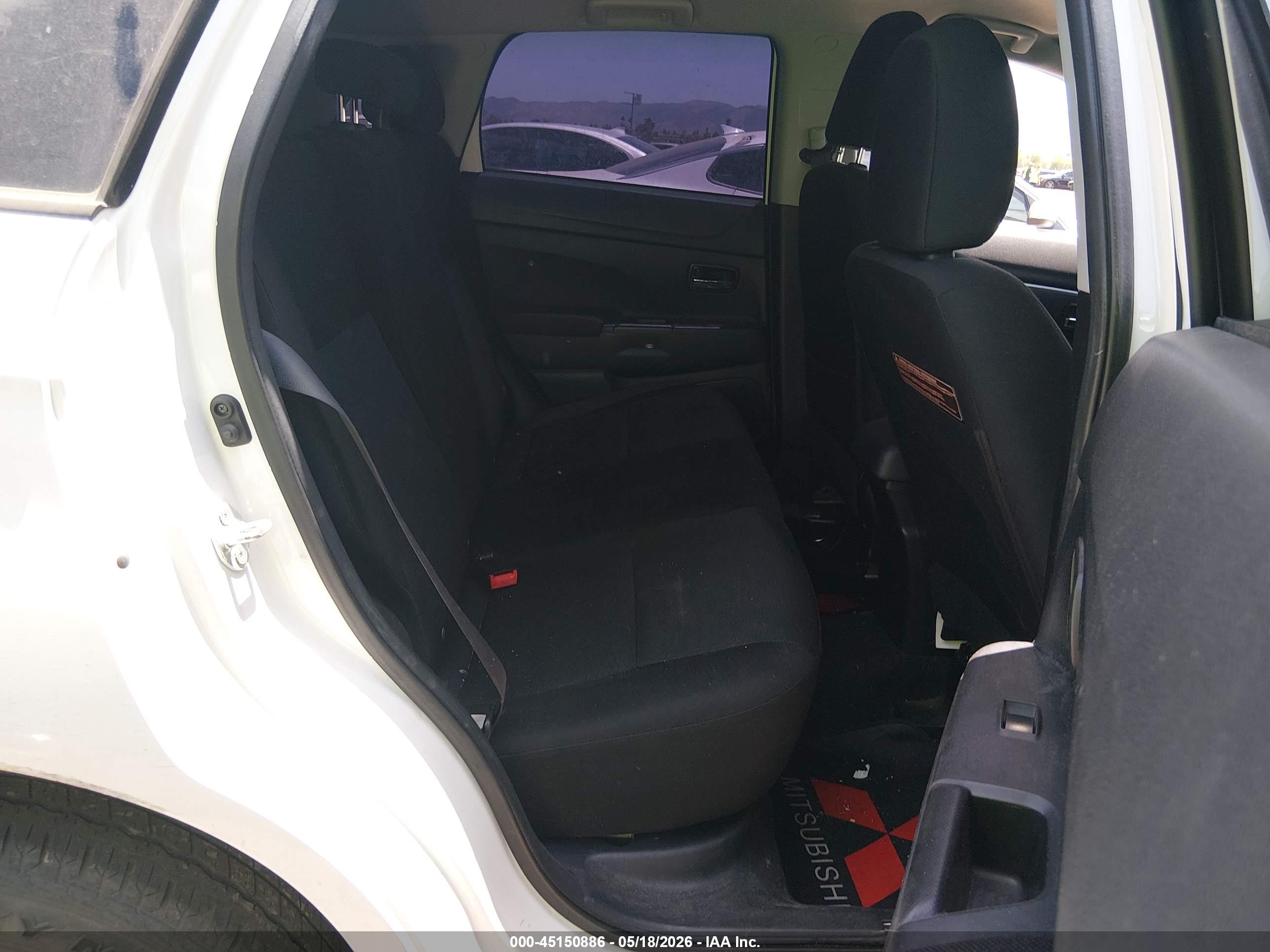 MITSUBISHI OUTLANDER image 8