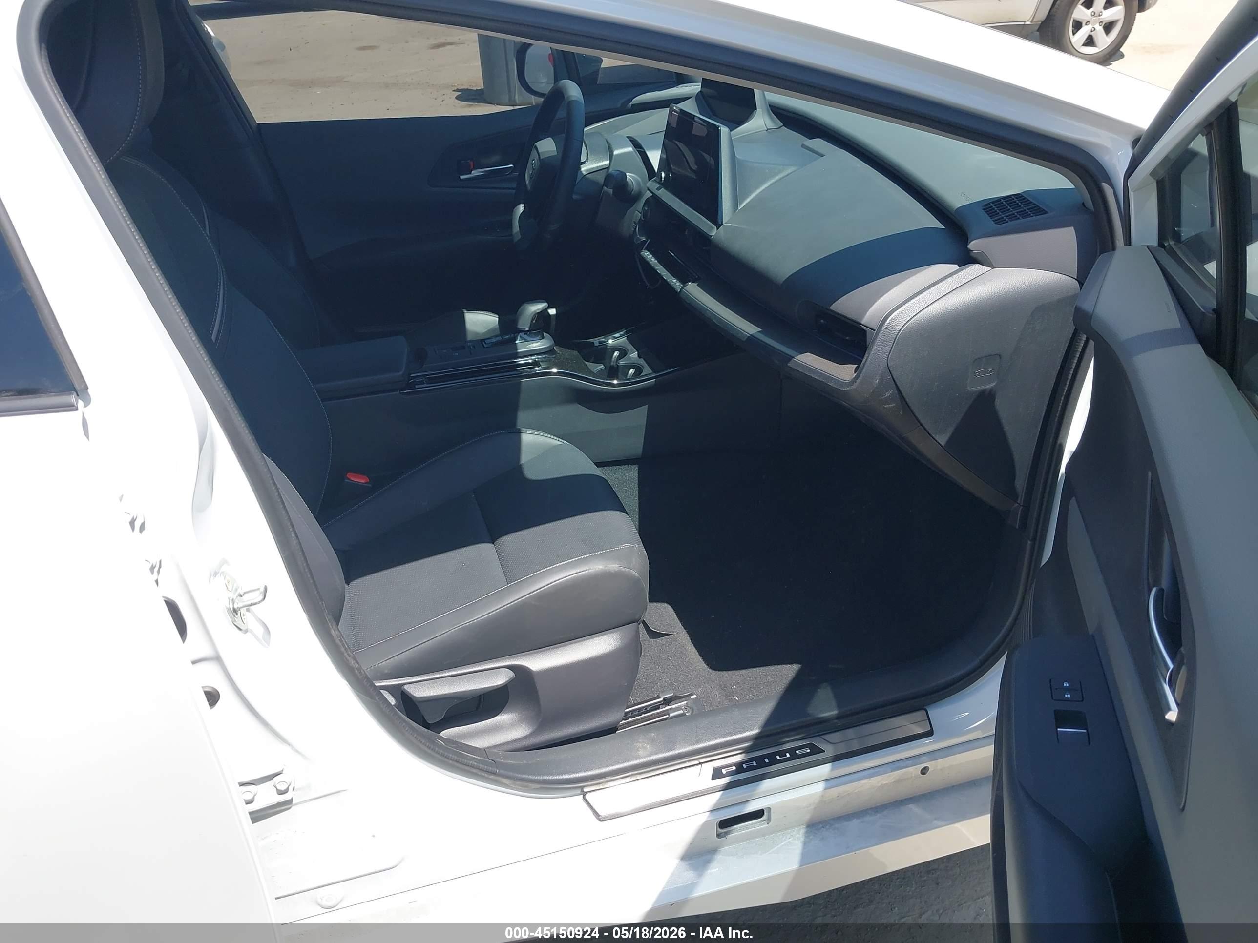 TOYOTA PRIUS image 5