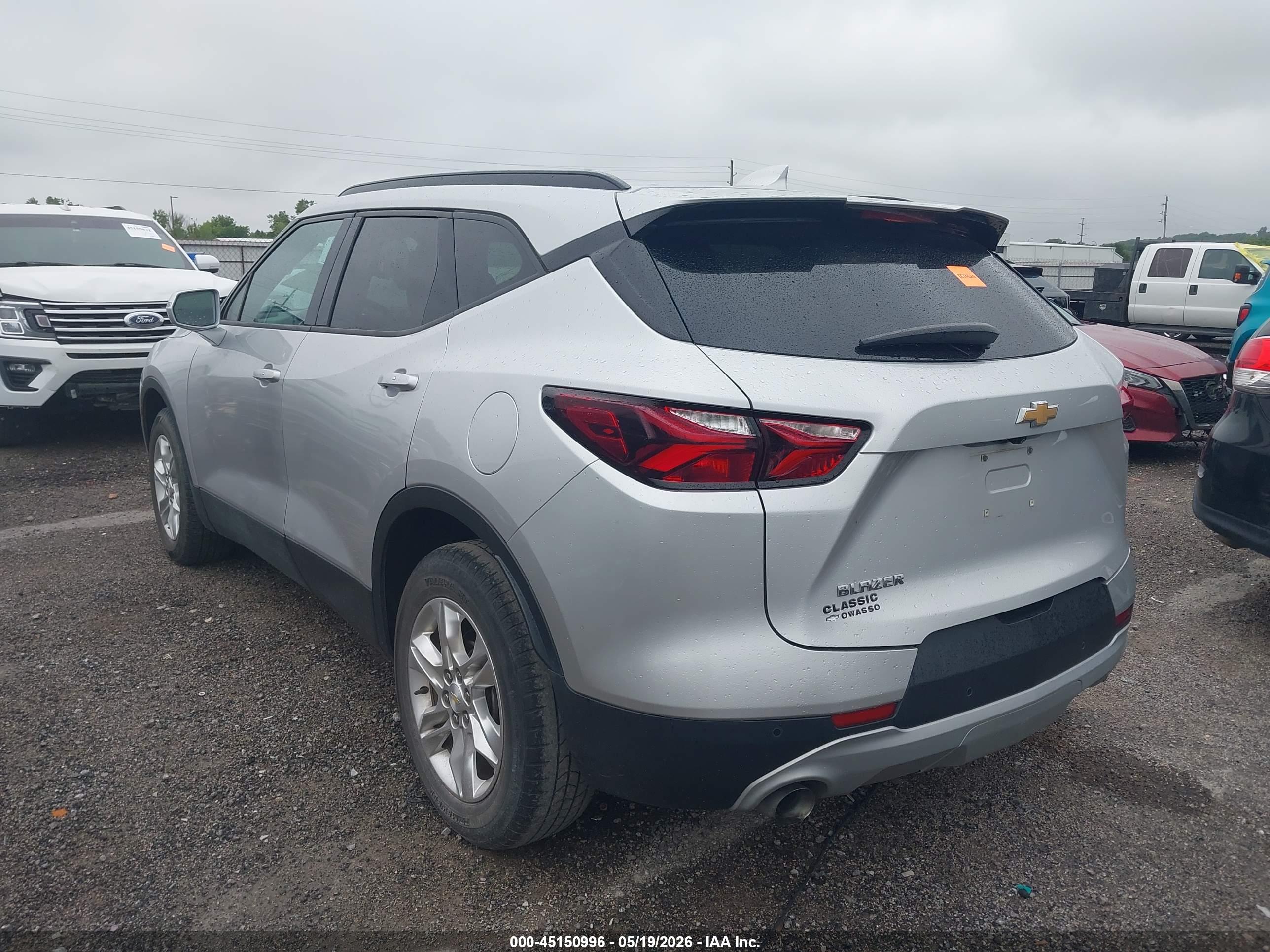 CHEVROLET BLAZER image 3