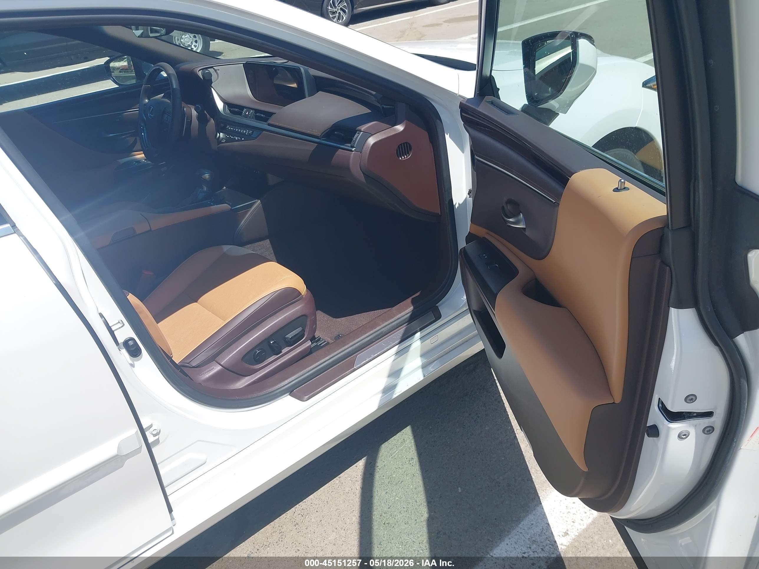 LEXUS ES image 5
